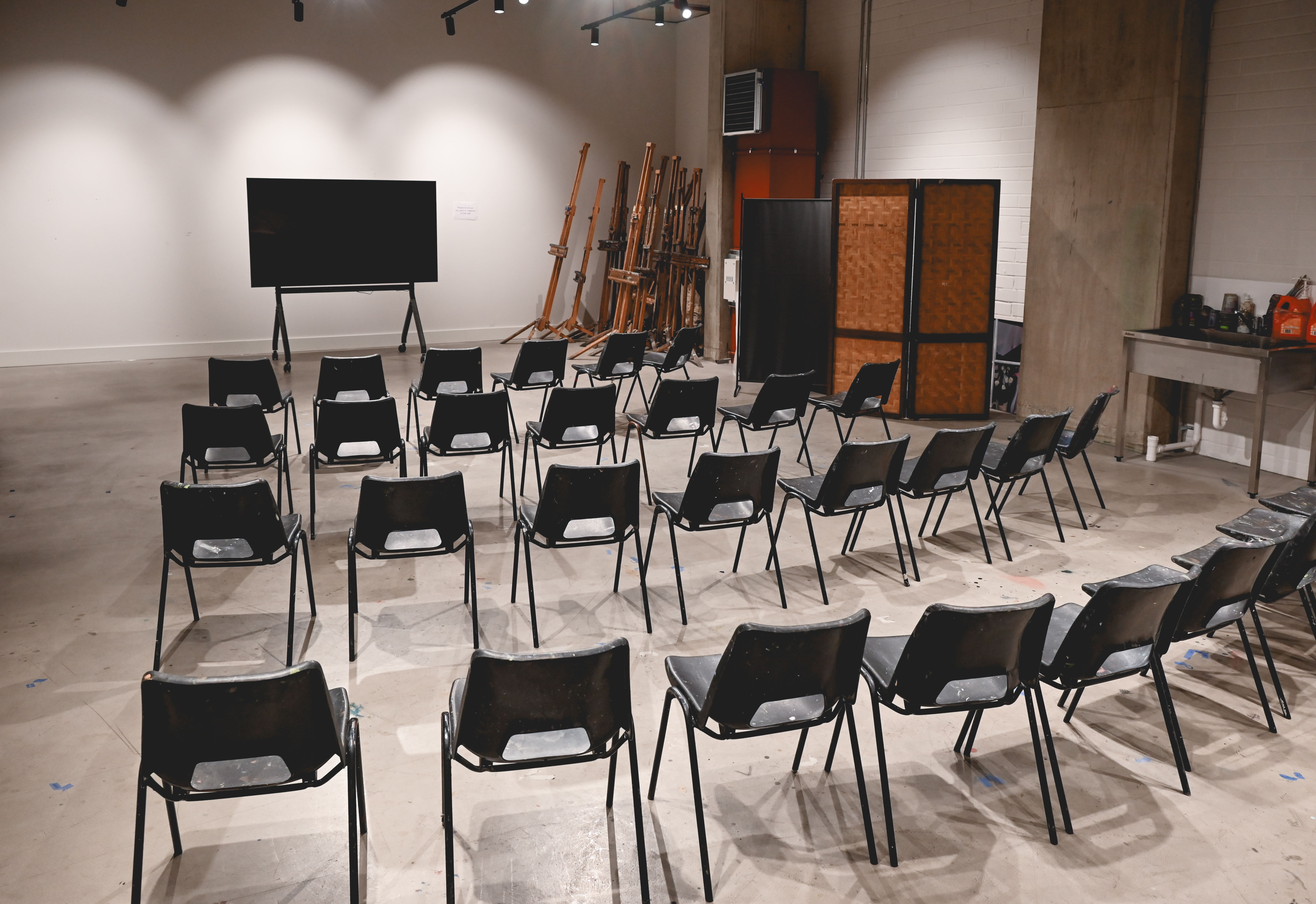 Large Studio - 1xv3fymcdsy.jpg