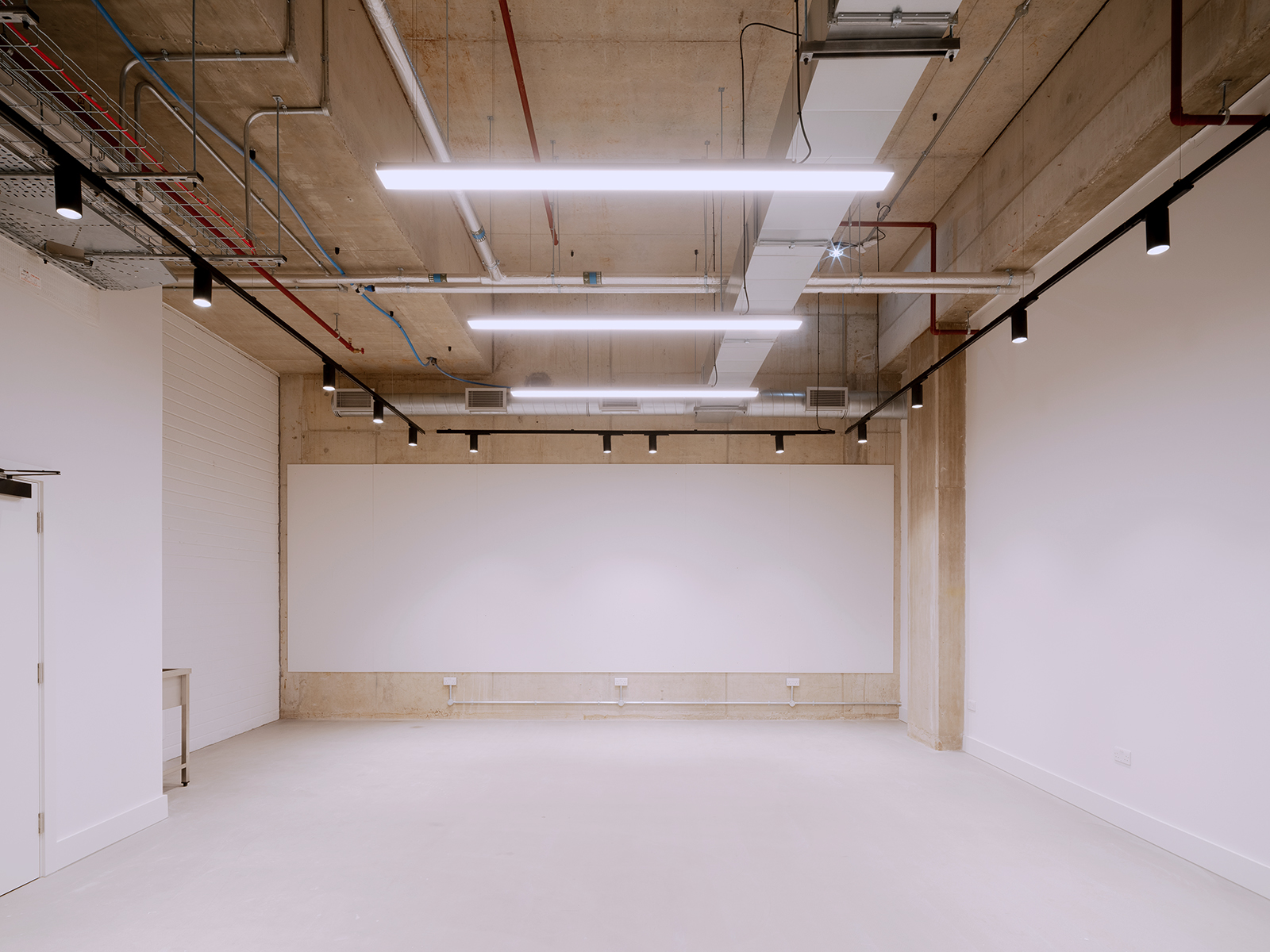 Versatile event space with natural light, ideal for workshops and meetings at The Art Academy.