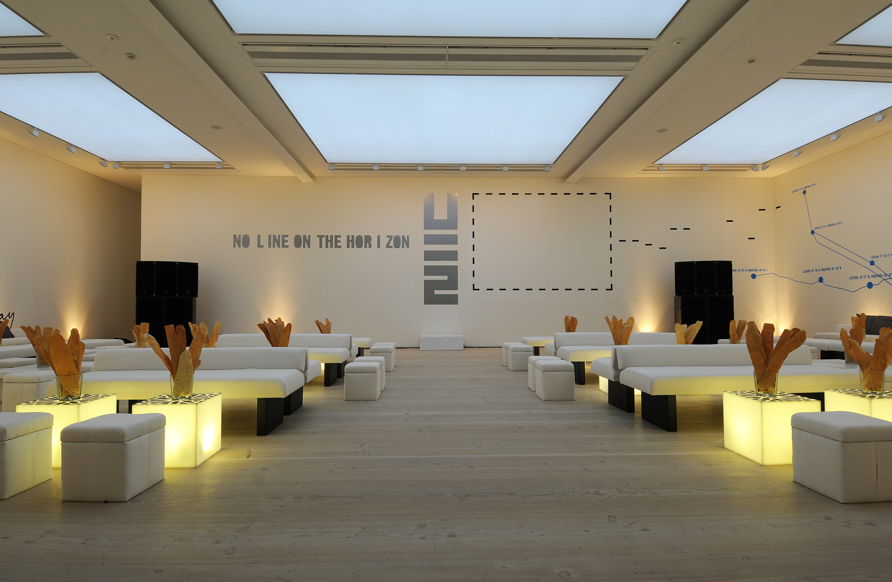 Modern minimalist event space in Saatchi Gallery, ideal for networking and gatherings.