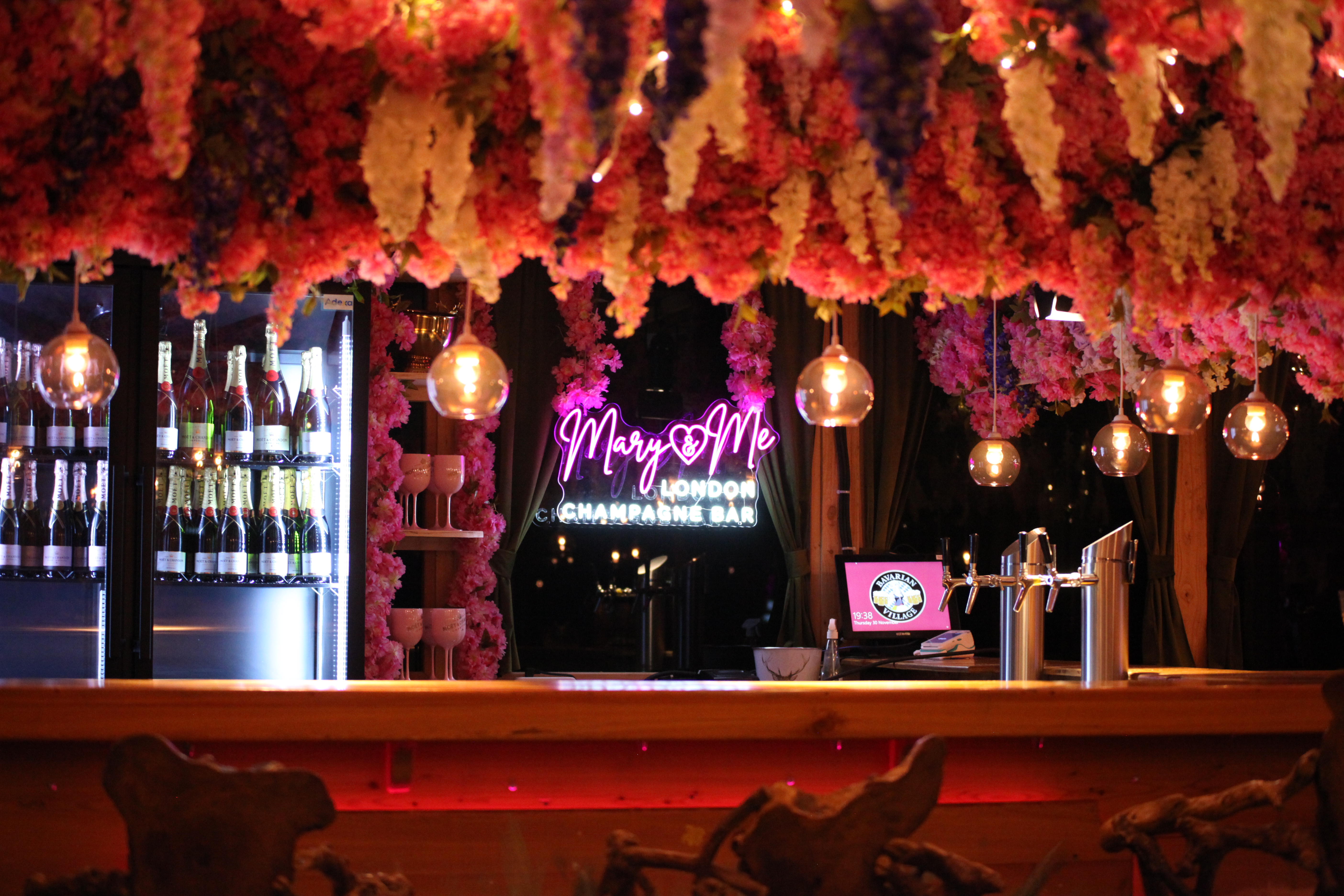 Mary & Me Champagne Bar - 0jgt1ok22gx.JPG