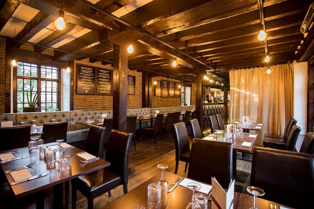 Gastro Pub at Tudor Barn Eltham: rustic decor, ideal for events and dining.