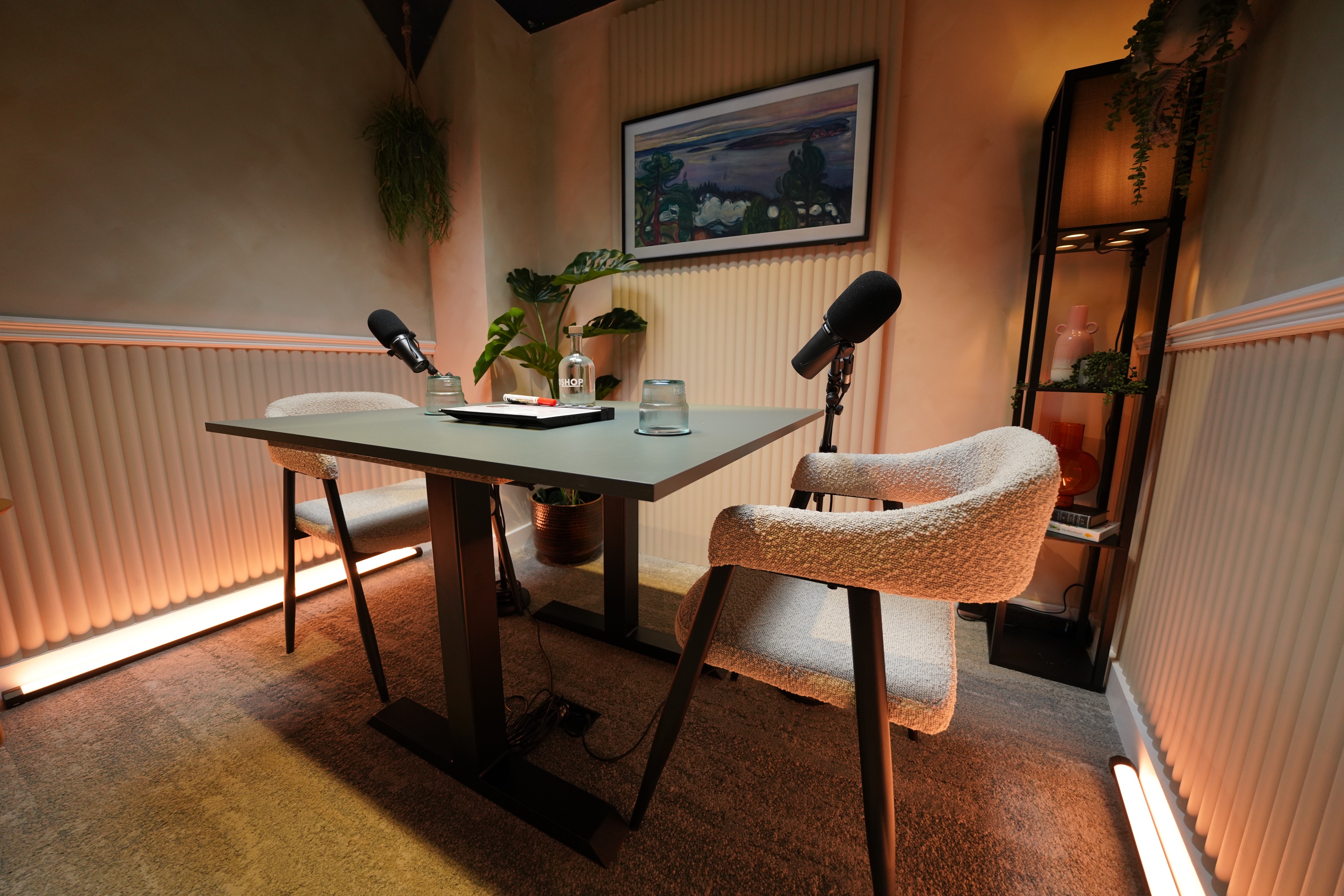 Studio 2 - Podshop Studios  - gwzy0504bxf.JPG