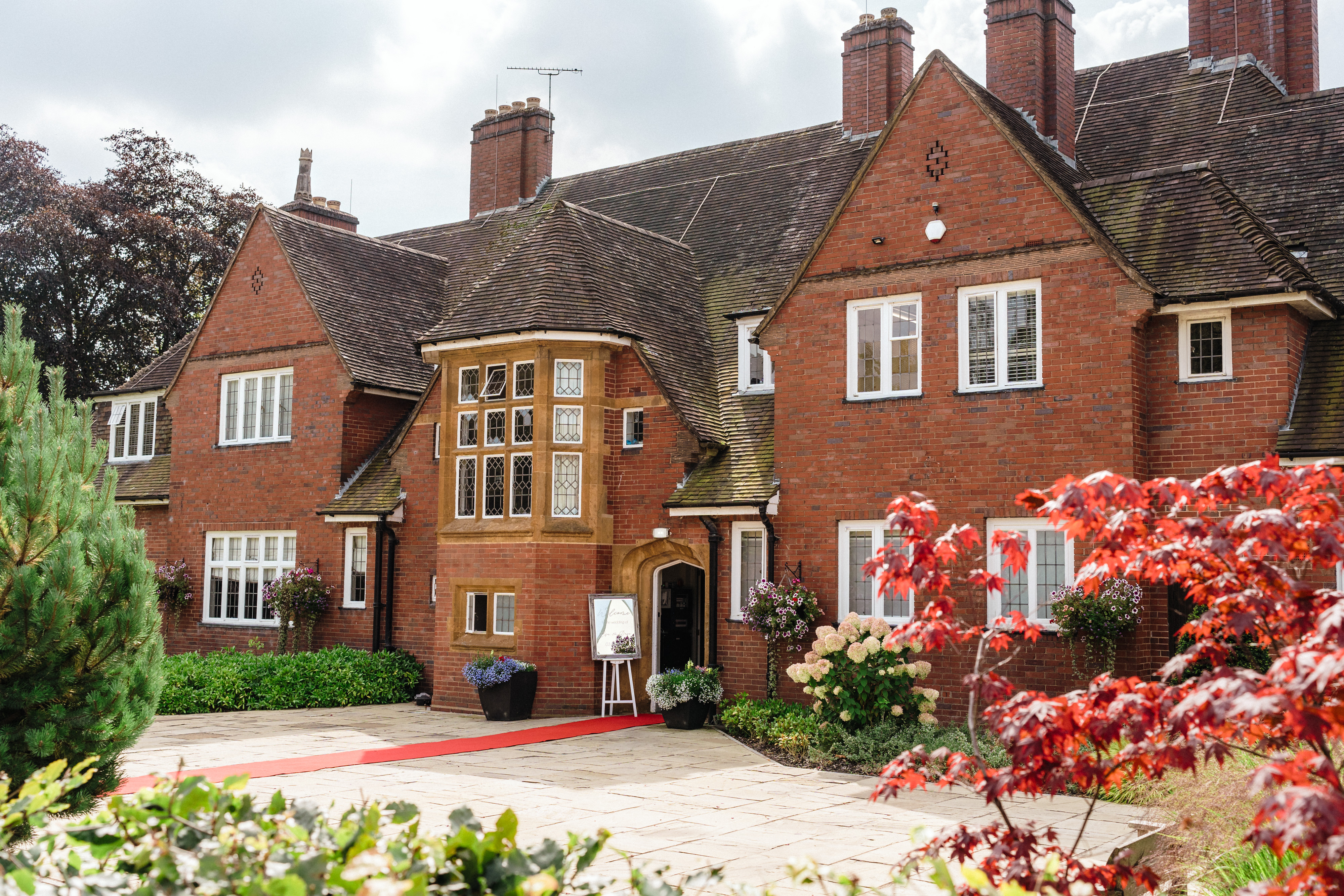 Lloyd Suite - 3pribzu2xz0.jpg