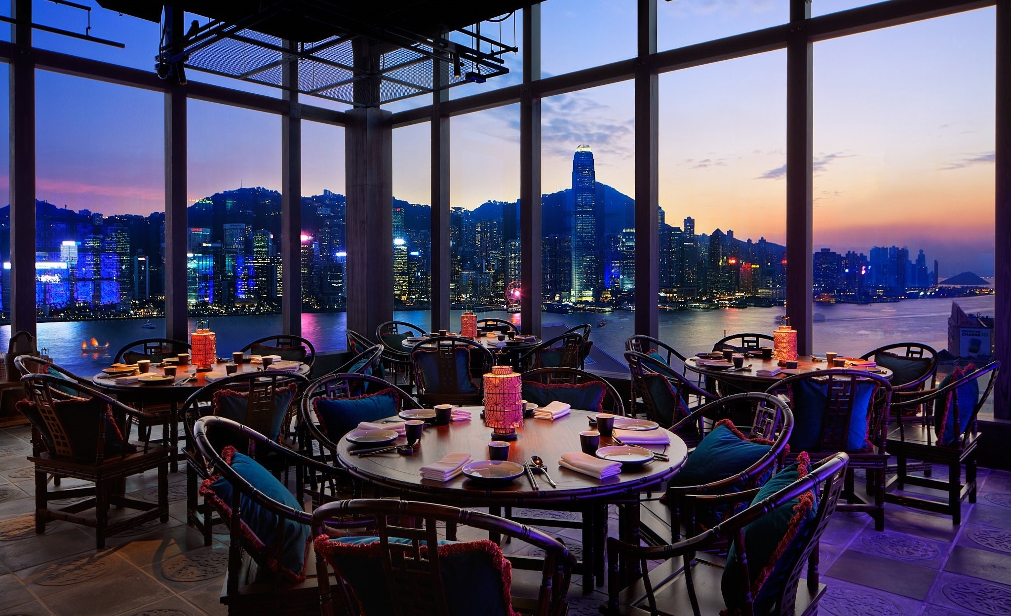 Cocktail bar in Hutong with skyline views, ideal for corporate dinners and events.