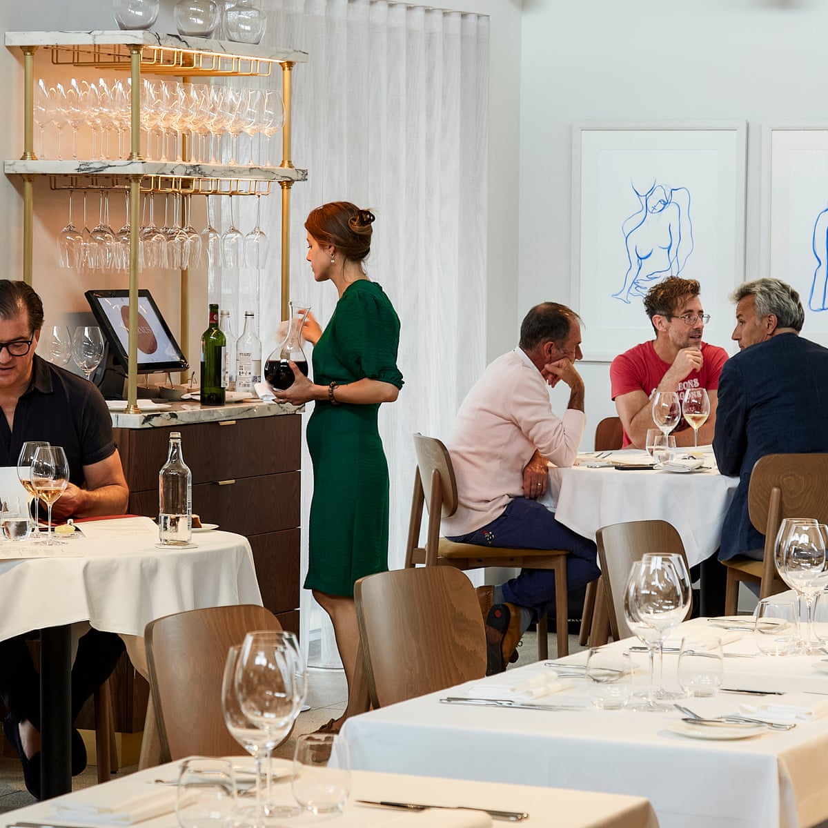 Elegant restaurant in Cornus, perfect for intimate gatherings and corporate events.