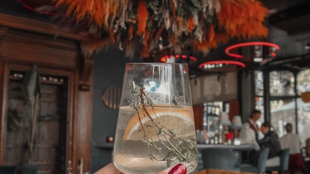 Stylish cocktail in upscale Private Bar, The GOAT Chelsea for networking events.