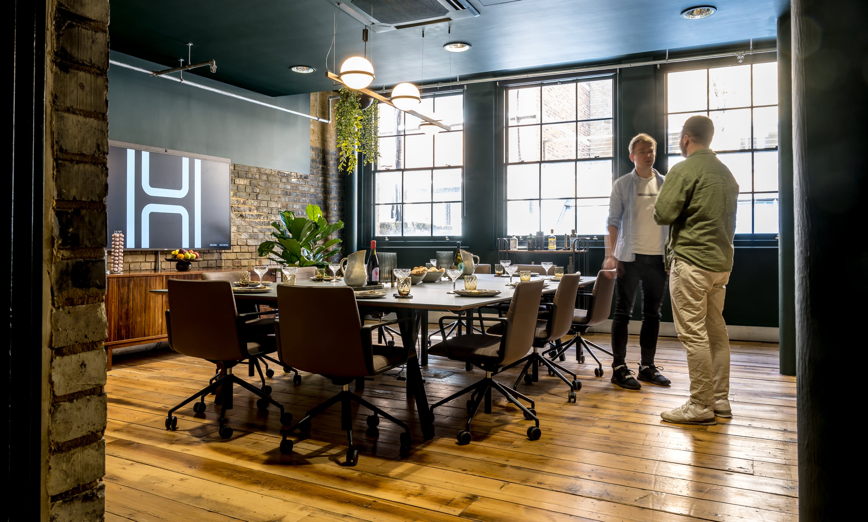 Modern Shoreditch meeting room with large table, ideal for corporate events and brainstorming.