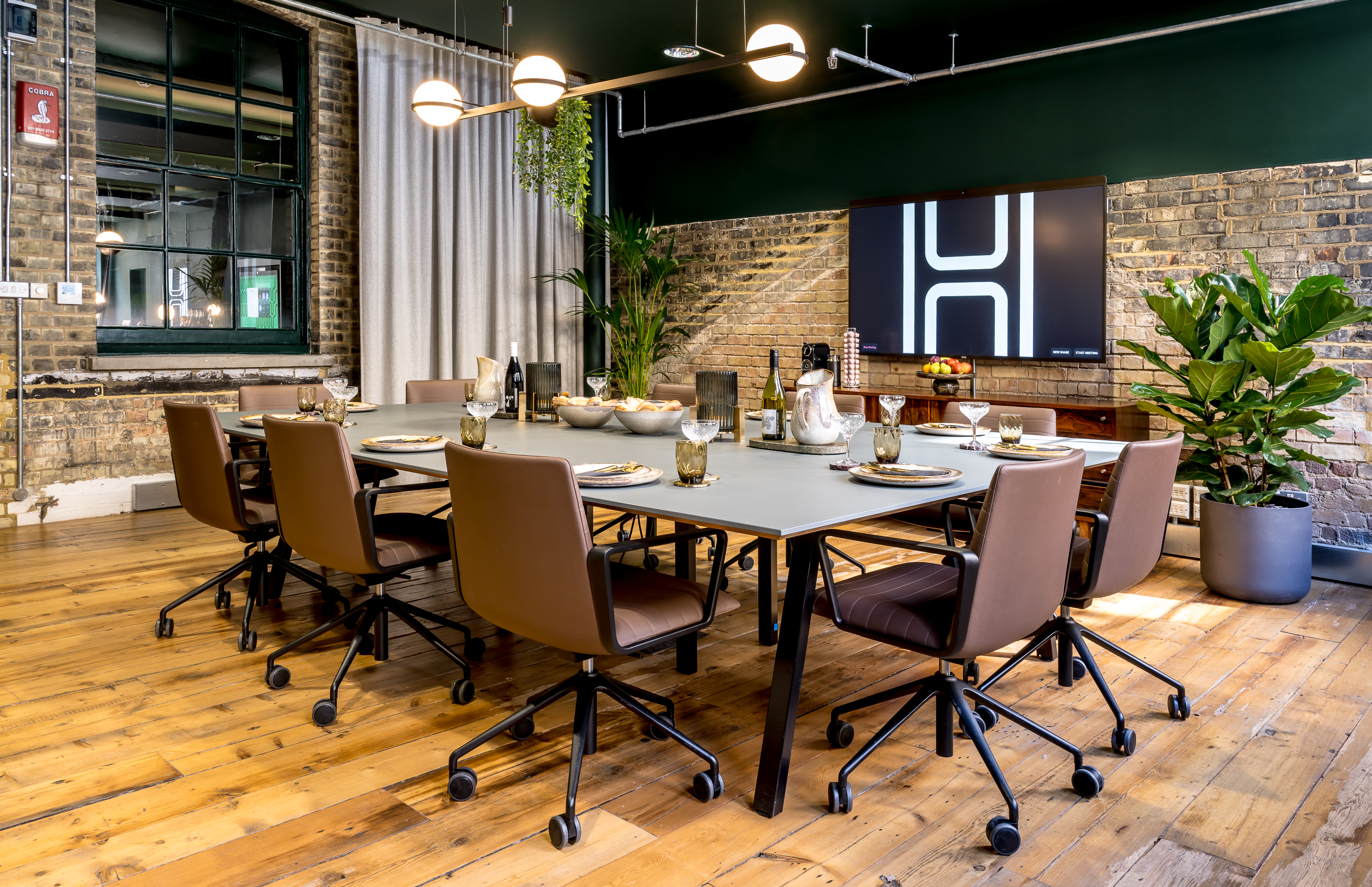 Modern Shoreditch meeting room with sleek table, ideal for events and presentations.
