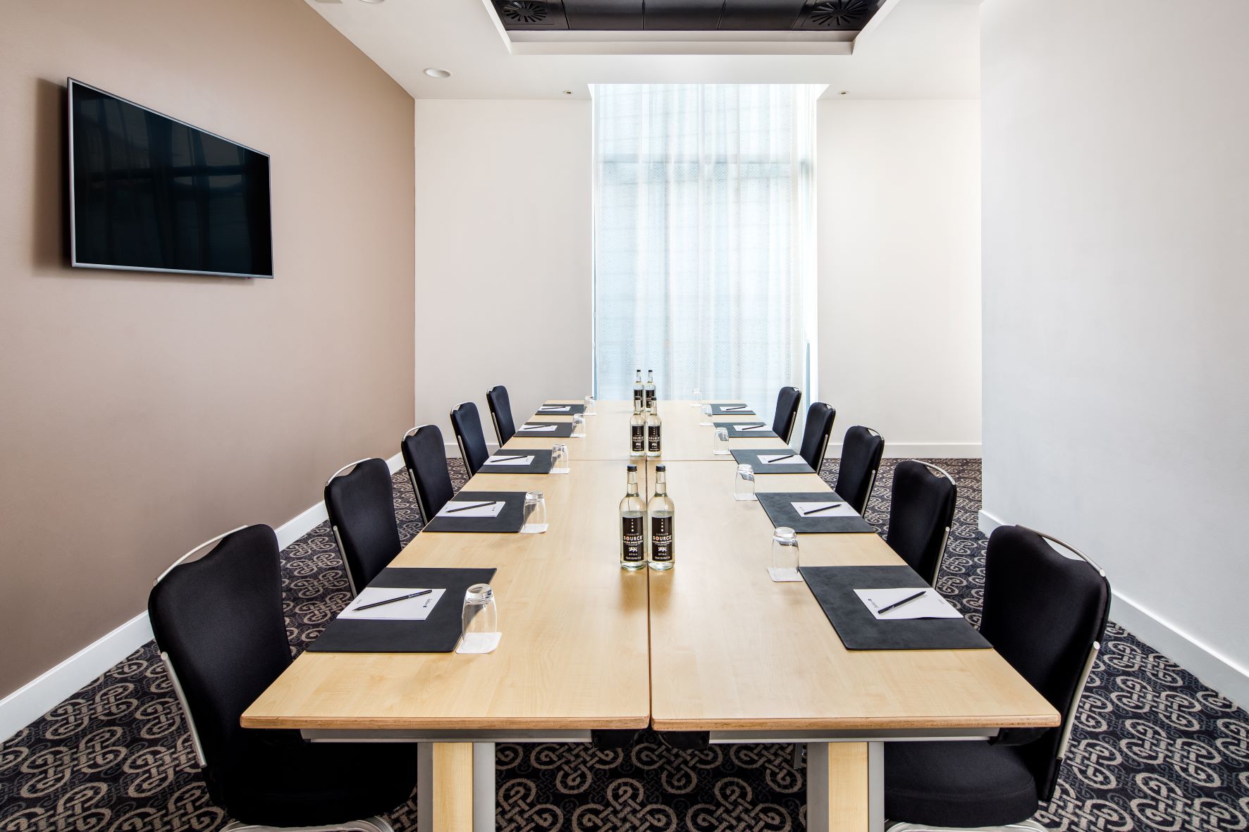 Nero Suite meeting room at Radisson Blu Cardiff, perfect for professional gatherings.