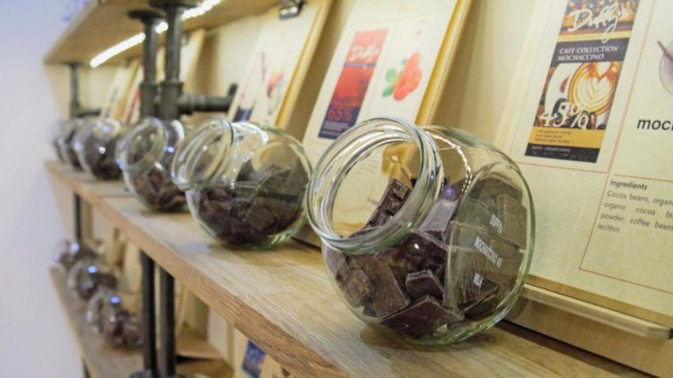 Chocolatarium workshops with chocolate jars, ideal for networking events and themed breaks.