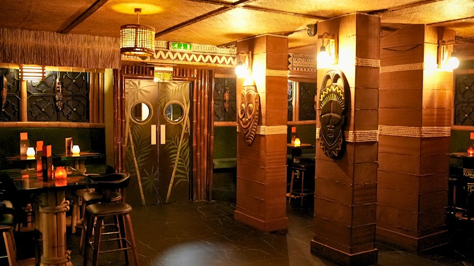 Tropical tiki decor at Kai Wai Cove, perfect for gatherings and networking events.