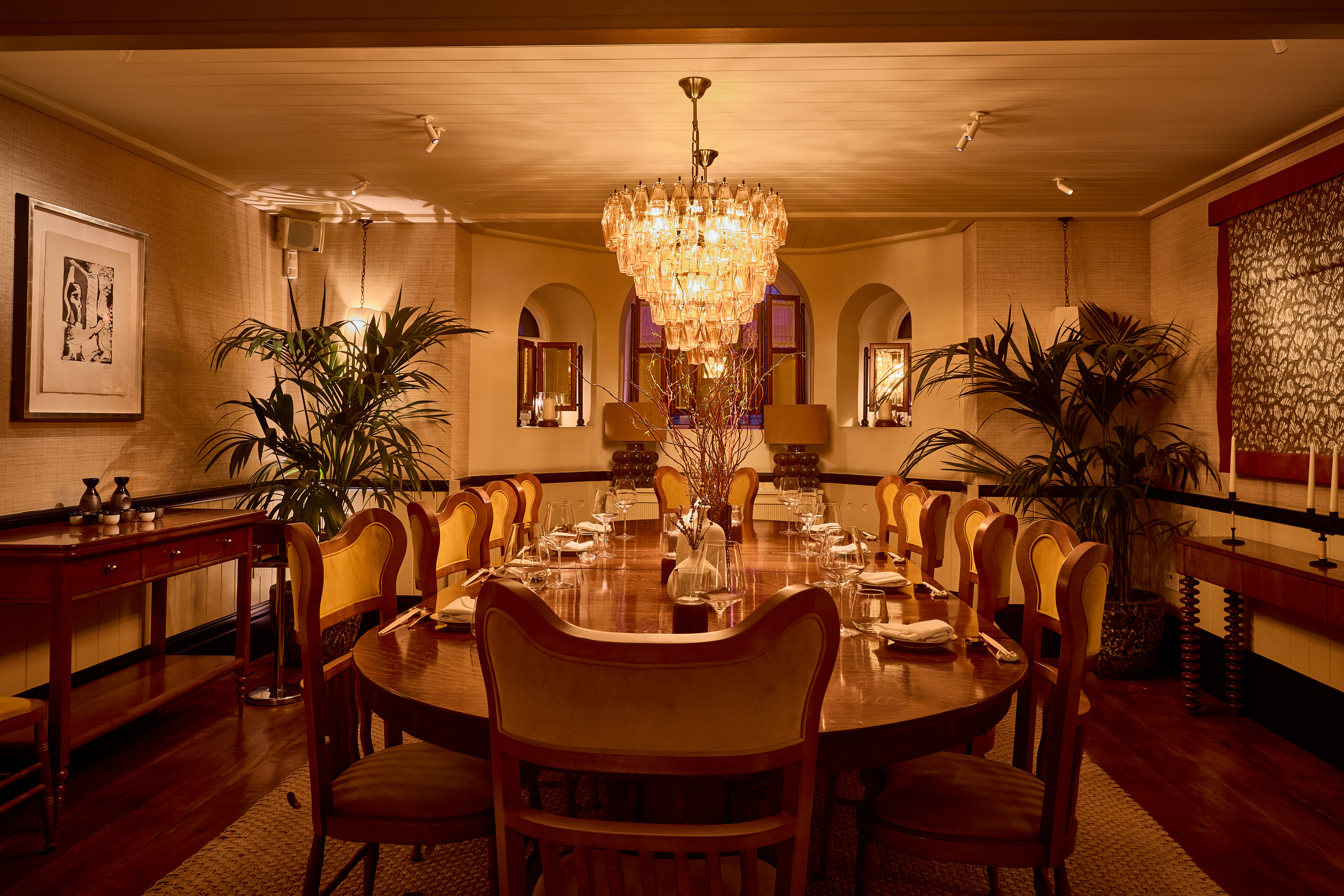 Elegant private dining room with round table, perfect for intimate events and gatherings.