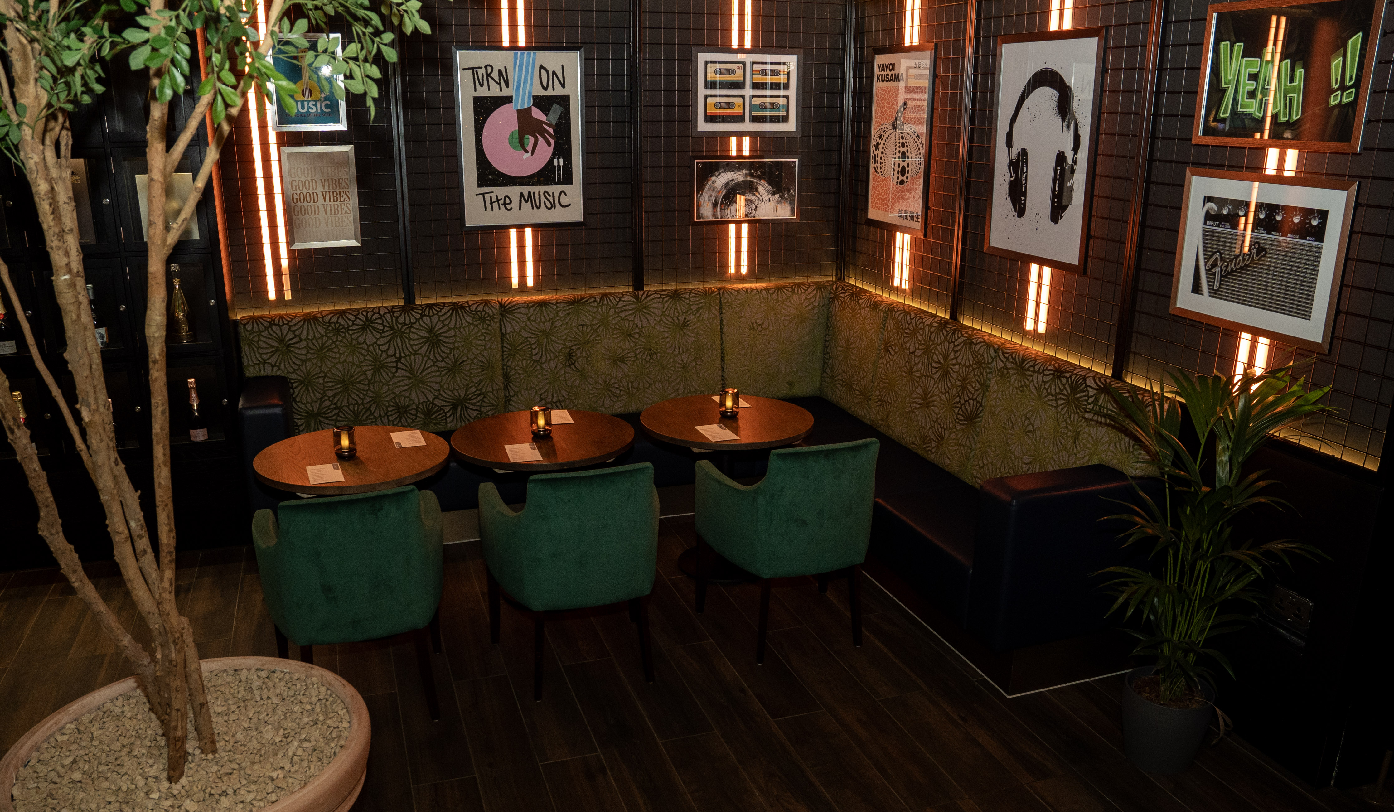 Cozy meeting space at Hideaway in Co-op Live, ideal for gatherings and brainstorming.