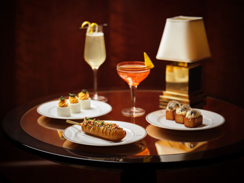 Gourmet appetizers and cocktails at Le Magritte Bar for upscale events and networking.