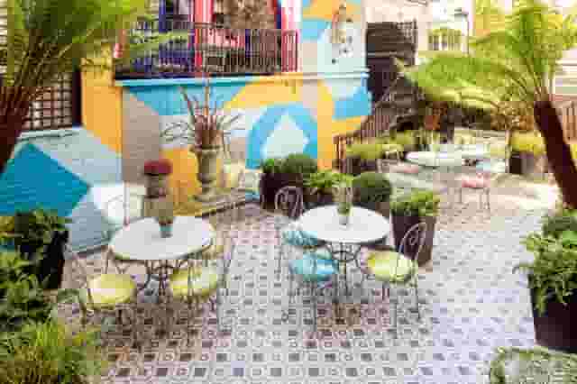 The Birdcage & Courtyard