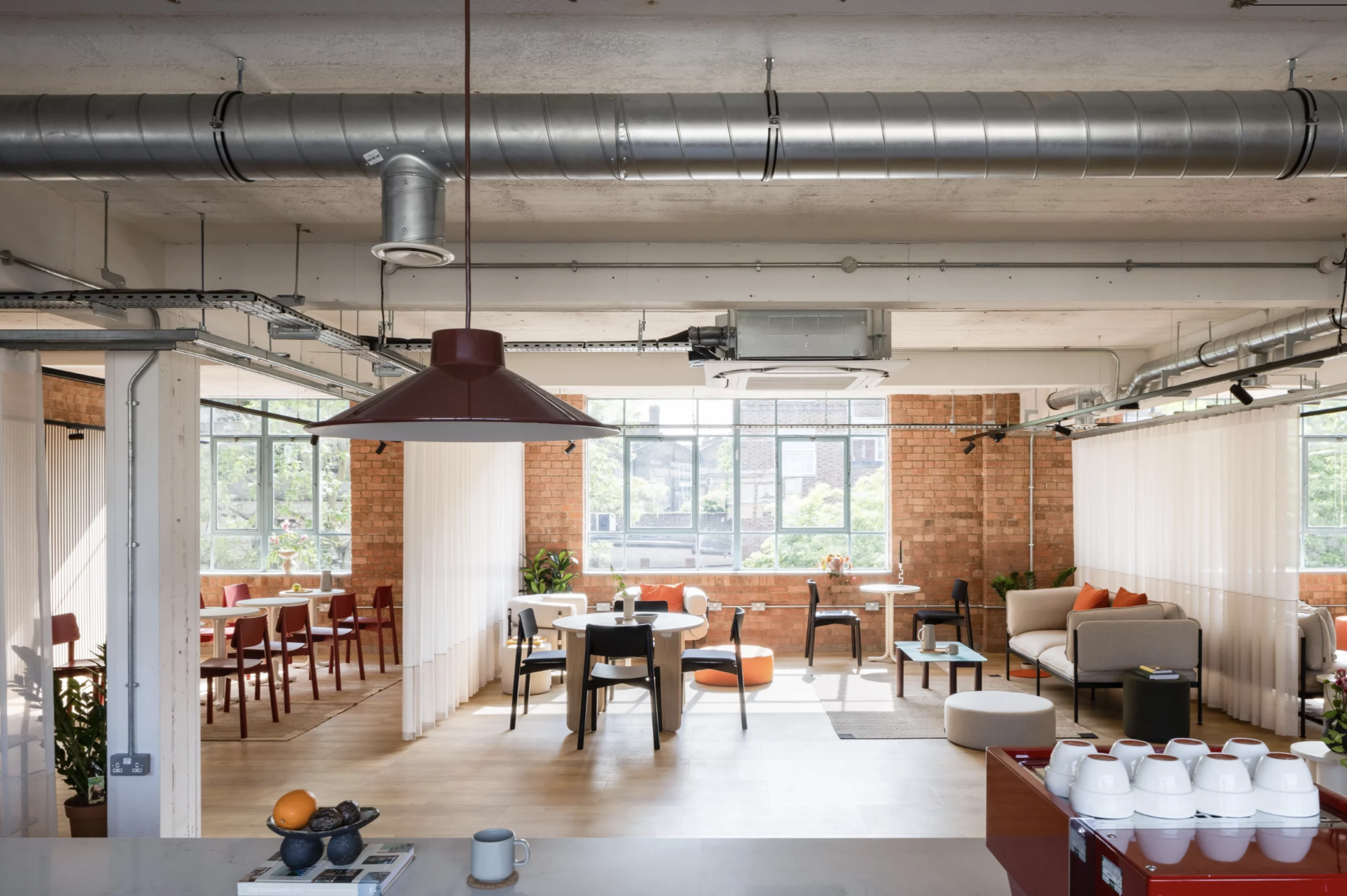 Modern event space with natural light, ideal for meetings and gatherings.