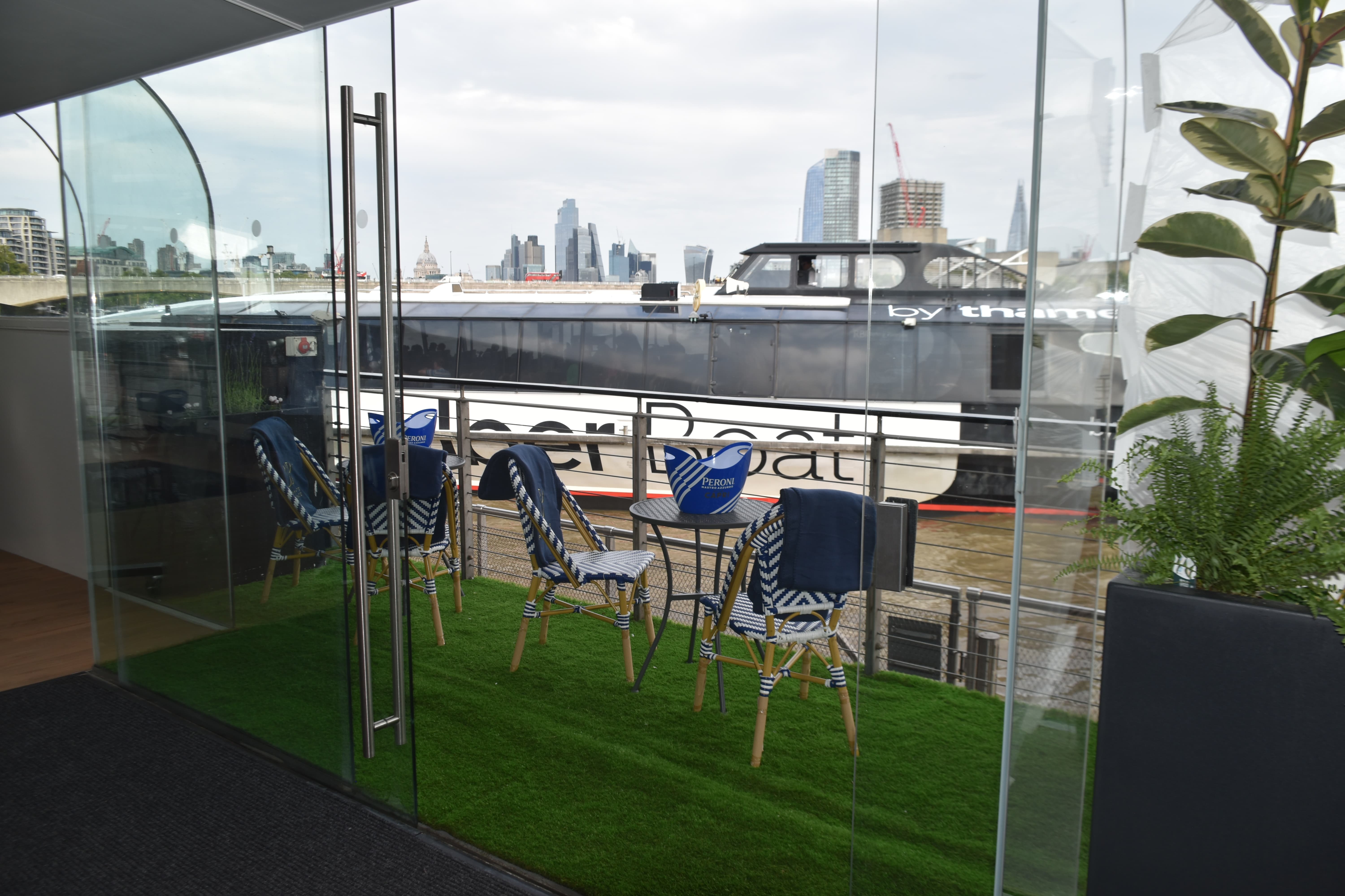 Clipper Lounge EMB - pnbtmglr21g.JPG