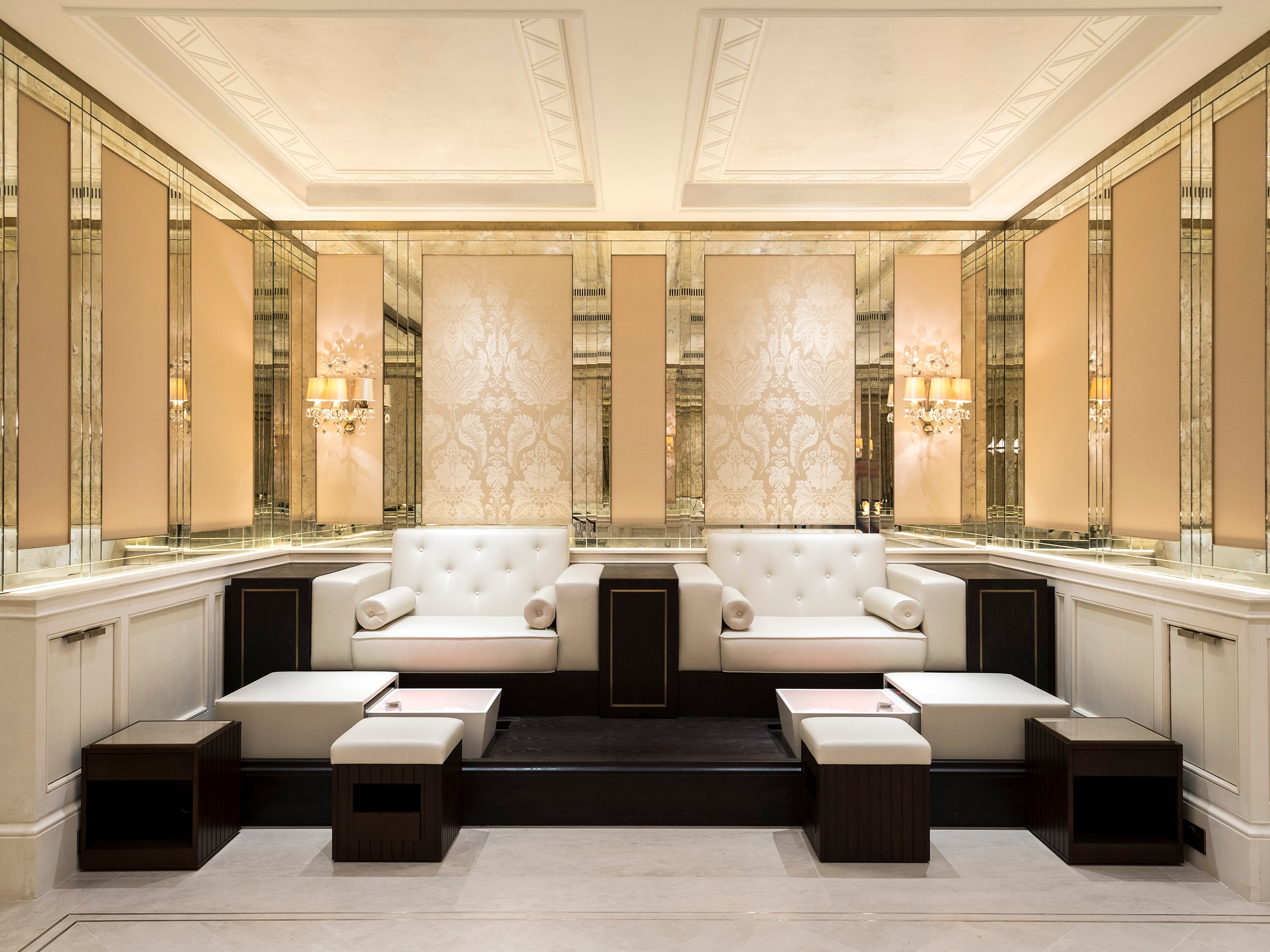 Lanesborough Club & Spa lounge, elegant seating for networking events in London.