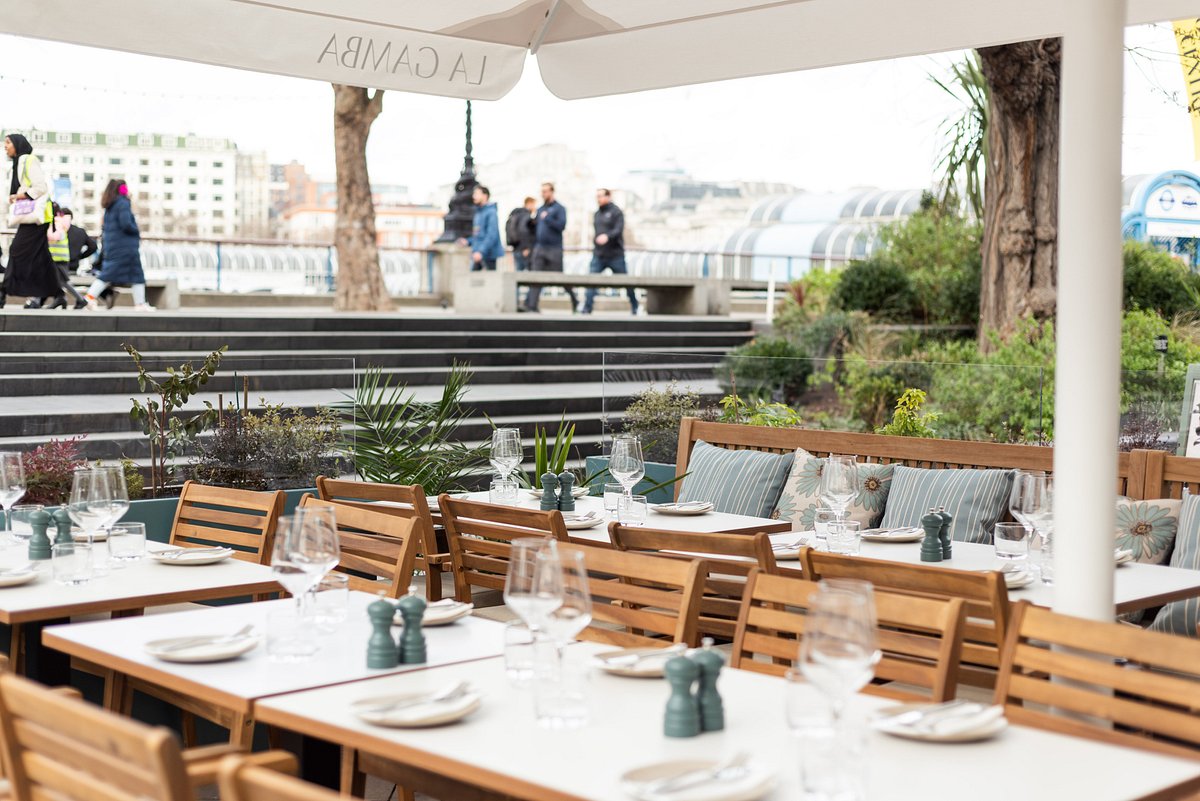 Outdoor dining space in La Gamba, ideal for casual meetings and networking events.