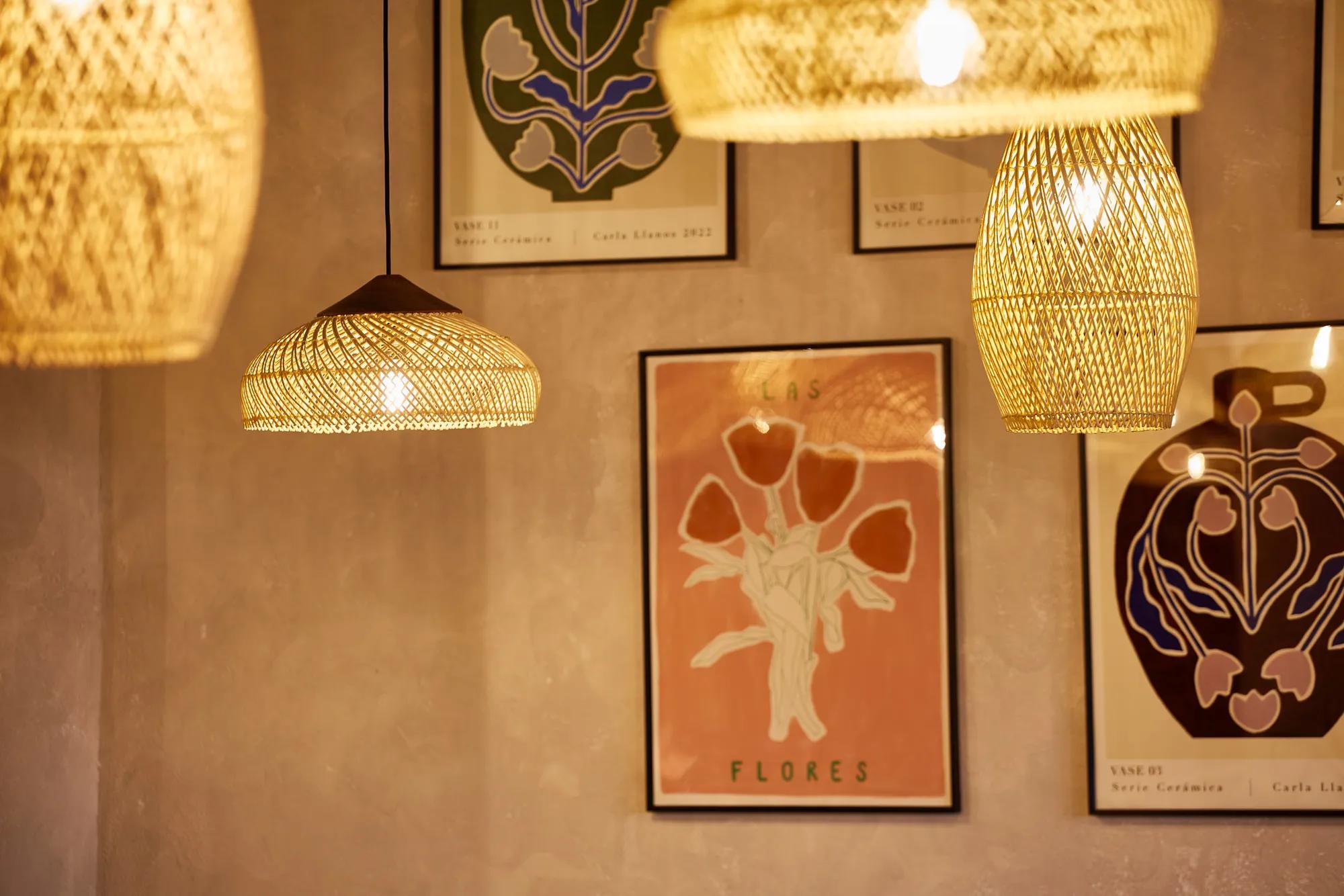 Stylish bar in La Gamba with warm lighting, perfect for meetings and events.