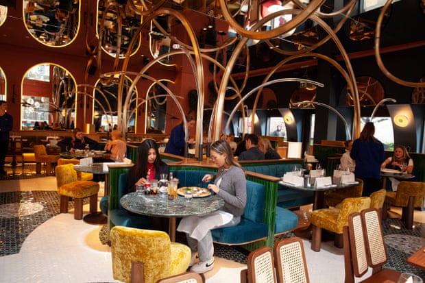 Vibrant dining room in Daroco Soho, ideal for events and gatherings.