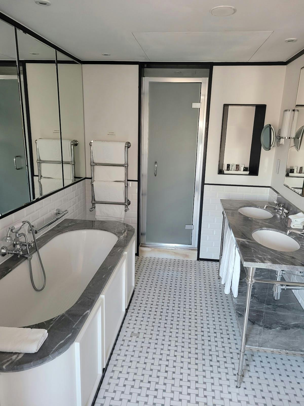 The Waldorf Hilton, London - >John McIntyre</a>