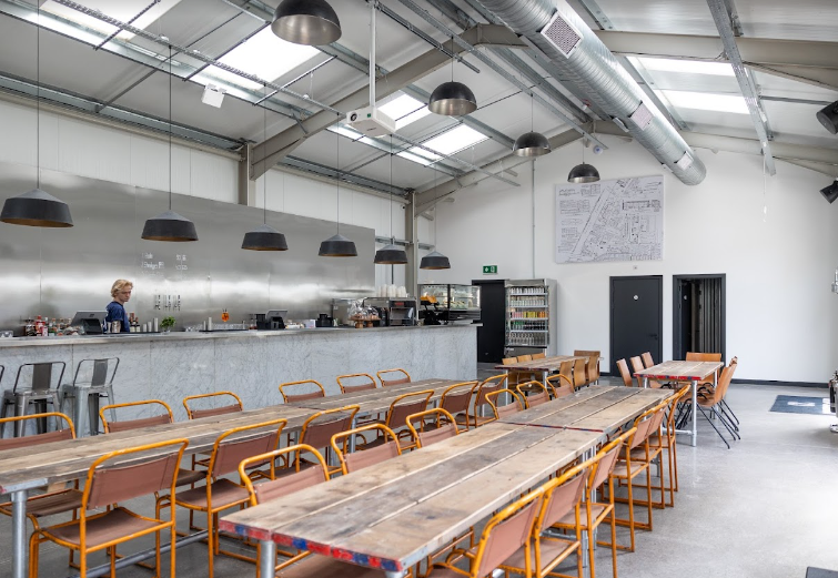 Courts Club - image 1