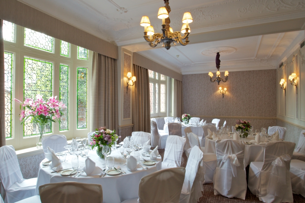 Elegant banquet room at Salon Lillie, perfect for weddings and corporate events.