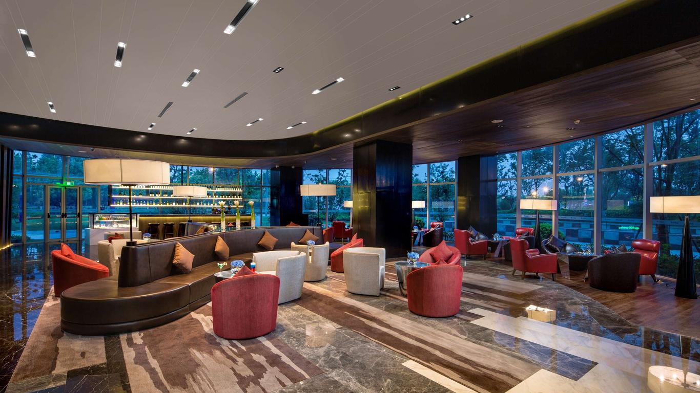 Modern lounge in Shanghai Garden, Radisson Blu for networking events and meetings.