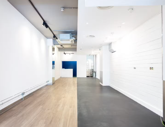Versatile event space in ST.ART Gallery with modern design for workshops and meetings.