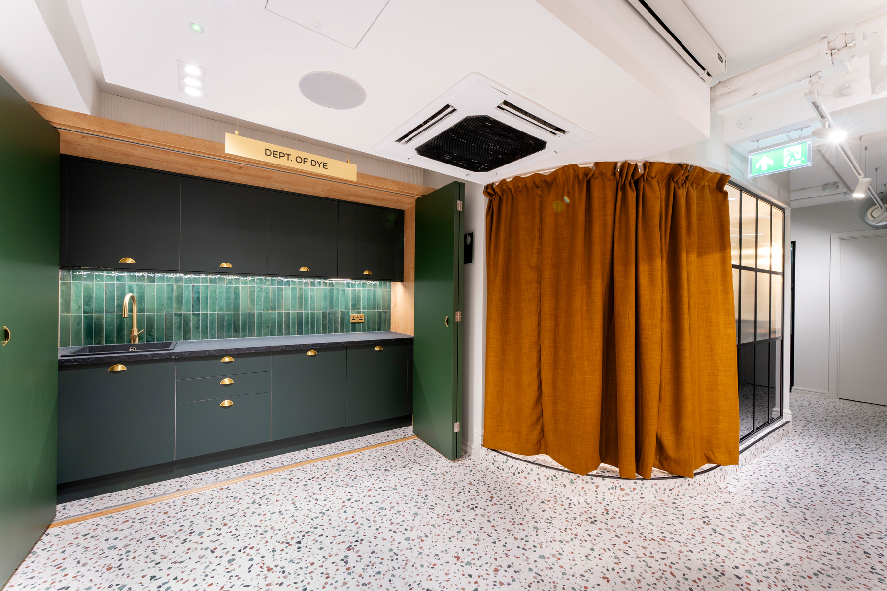 Private Room - kq54gp0joxy.jpg