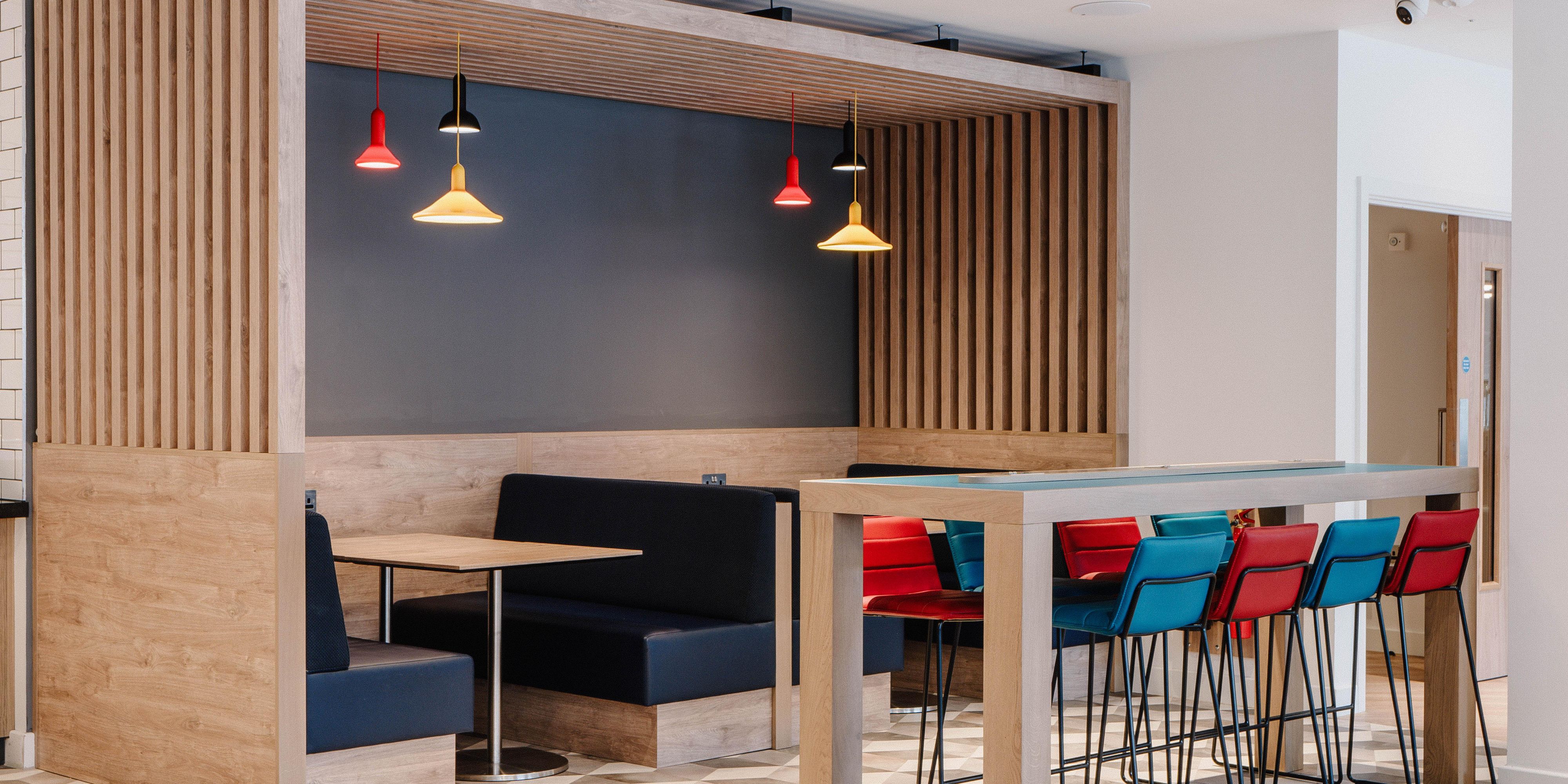 Modern meeting space with cozy booths at Holiday Inn Express Liverpool - Central.