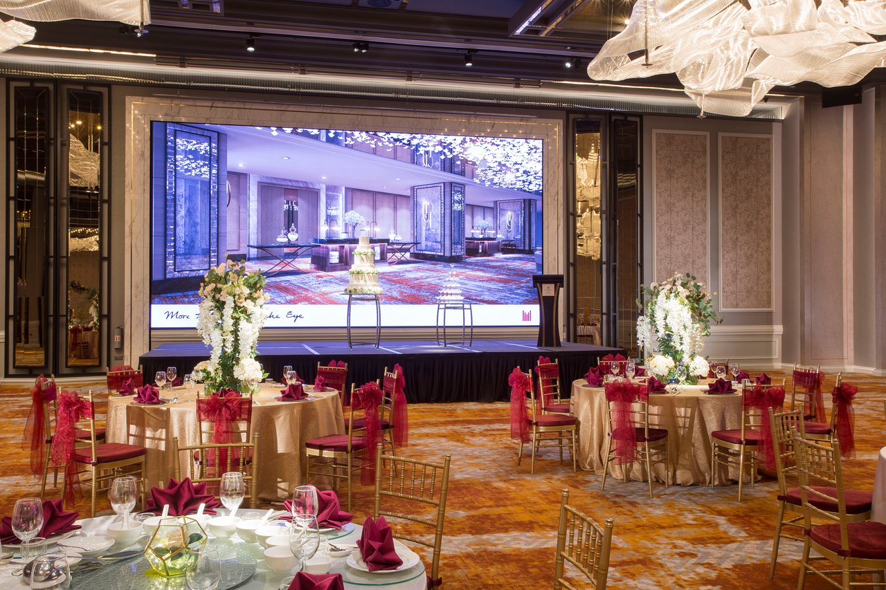 Orchard Grand Ballroom, Singapore: elegant event space with gold linens for corporate gatherings.