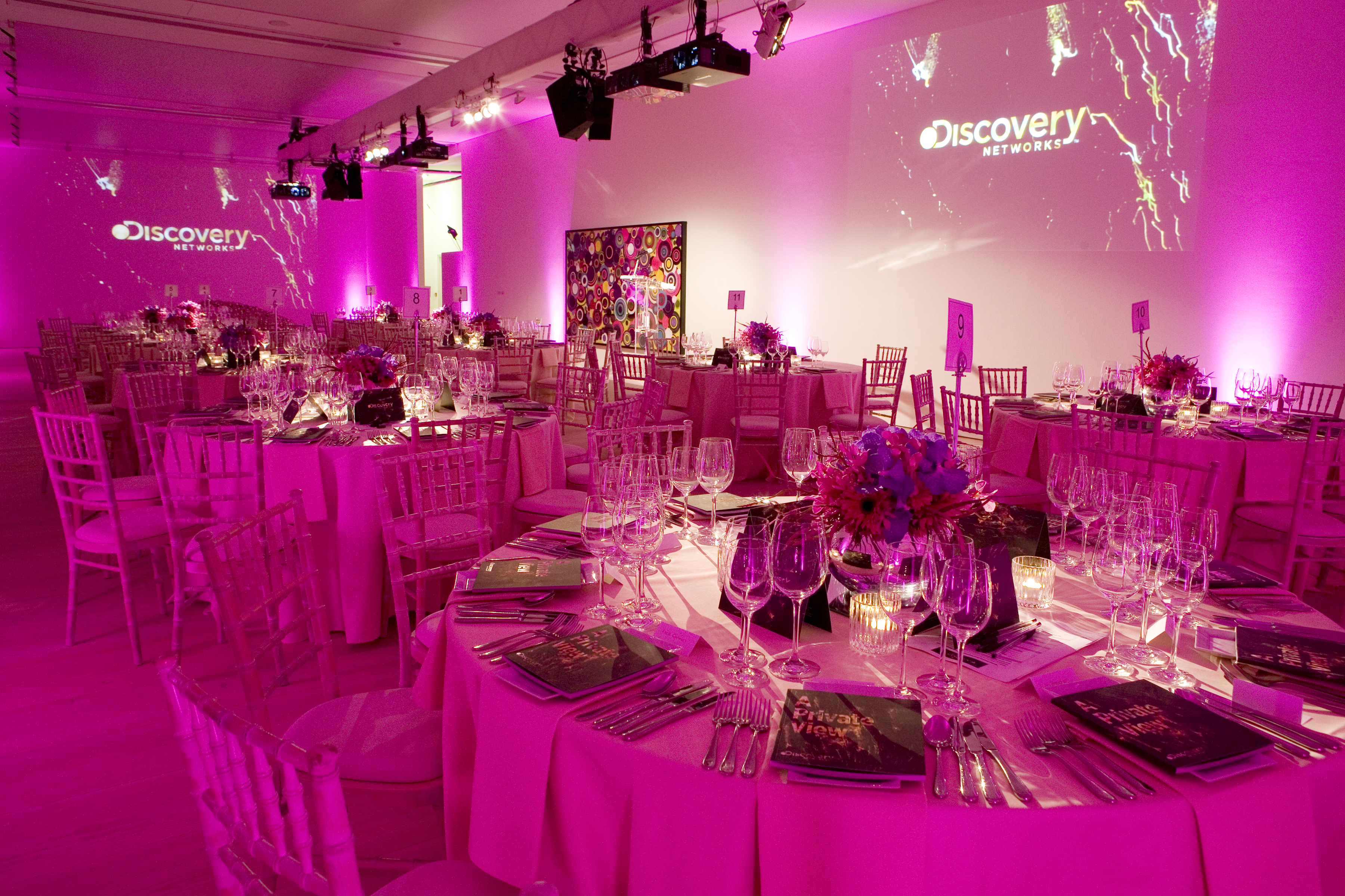 Elegant banquet hall at Saatchi Gallery for corporate events and gala dinners.