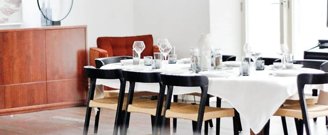 Elegant dining table in Church House, West London for corporate dinners and gatherings.