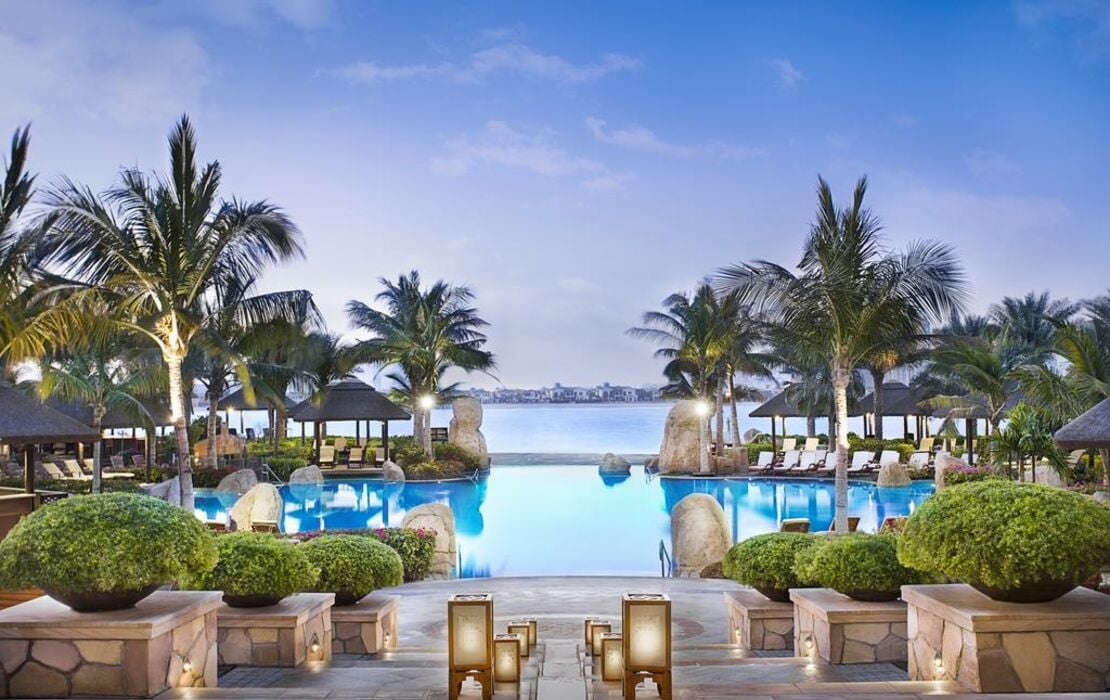 Palm View Garden at Sofitel Dubai: serene pool, lush palms, ideal for events and meetings.