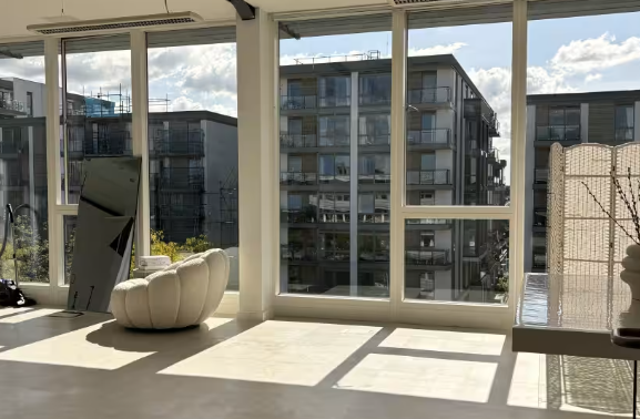 Bright modern event space with large windows in Lounge Studios, Brentford for meetings and workshops.
