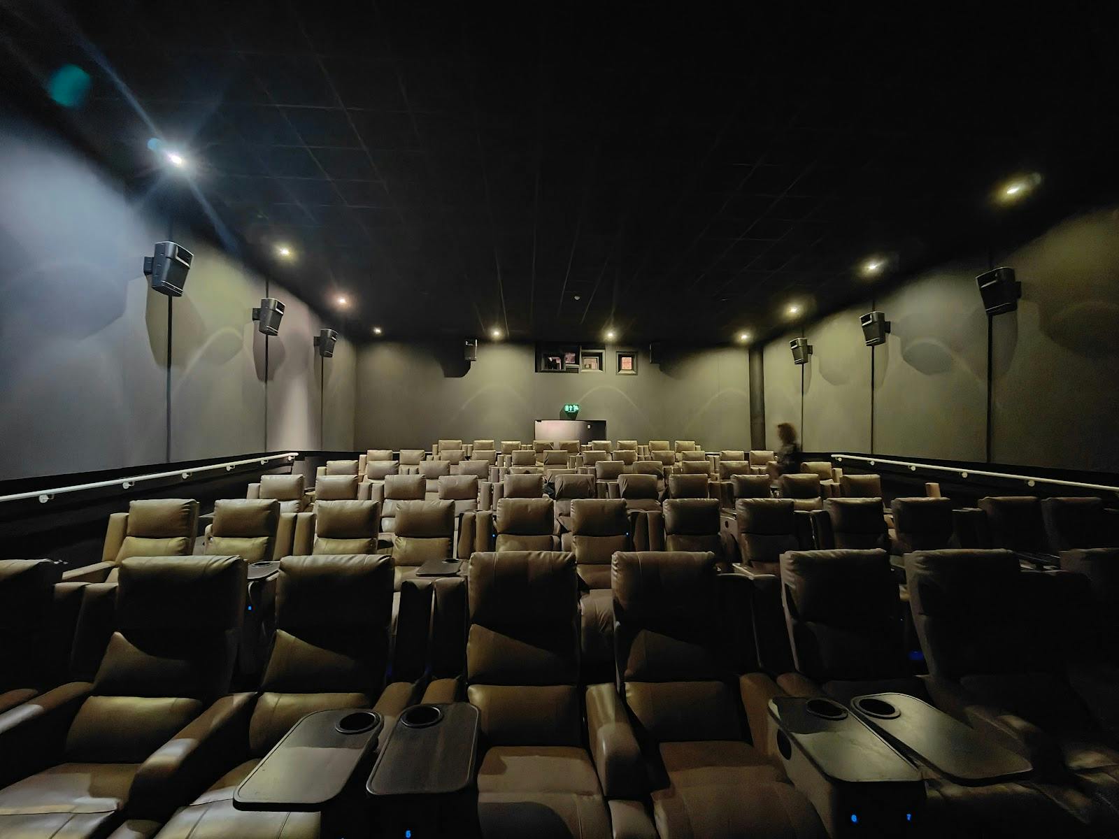 ODEON LUXE Swiss Cottage - >Binnie</a>