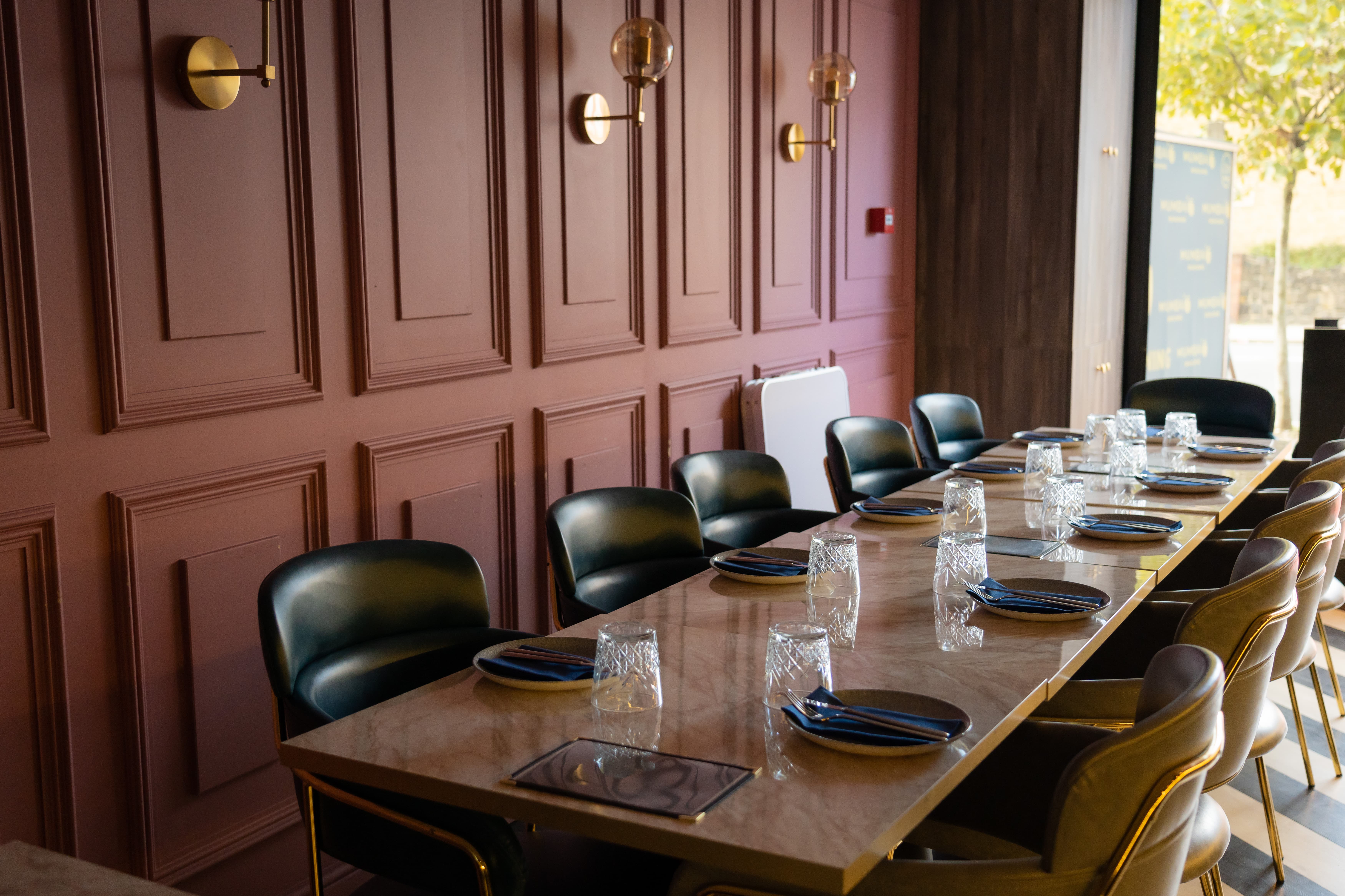 Restaurant - lw2ixlfmklg.jpg