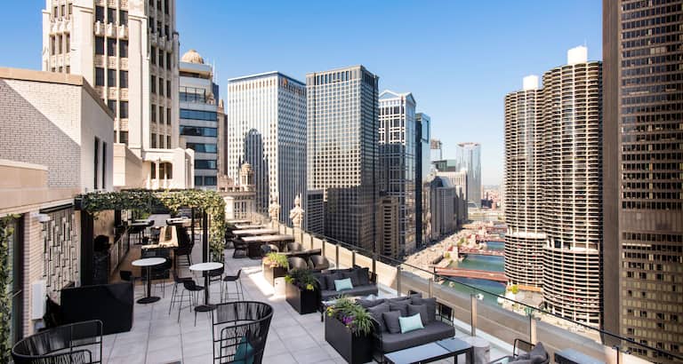 Rooftop Restaurant at LondonHouse Chicago with skyline view, perfect for upscale events.