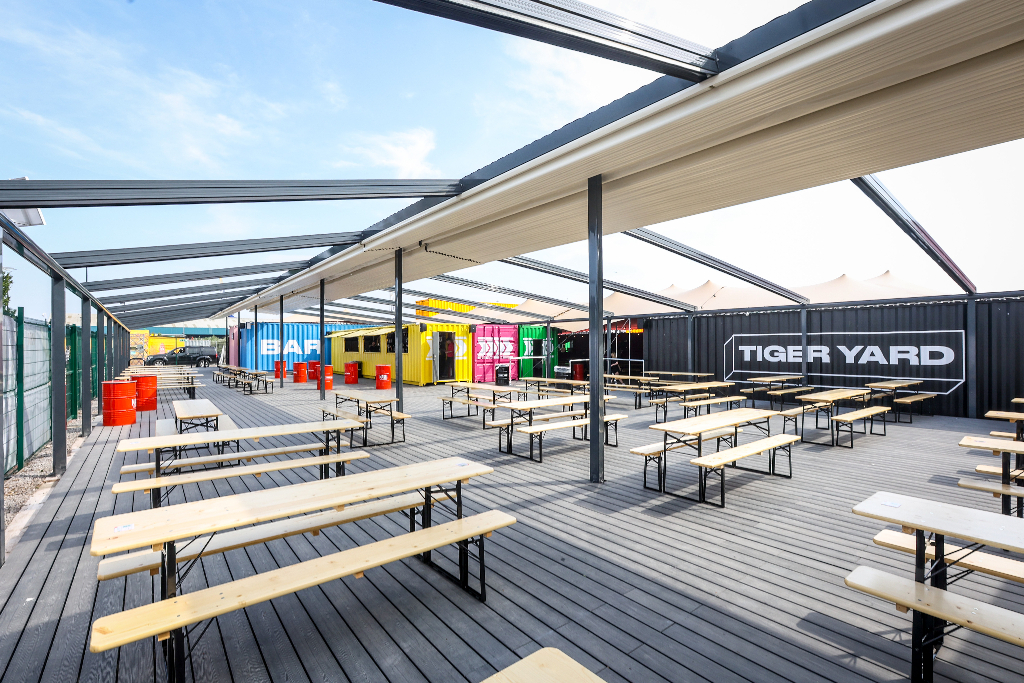 Front deck - ul50tkaqpm1.jpg