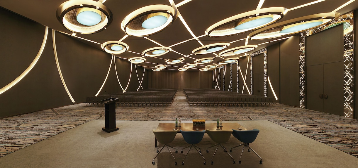 Peacock ballroom in Pullman New Delhi: modern event space for conferences and banquets.