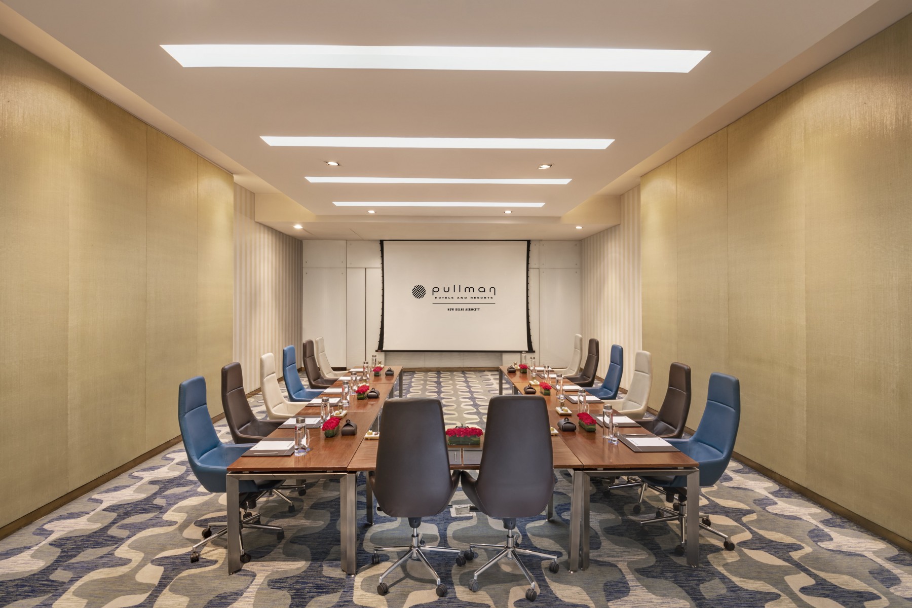 Co-Meeting room in Pullman New Delhi: ergonomic chairs, ideal for professional events.