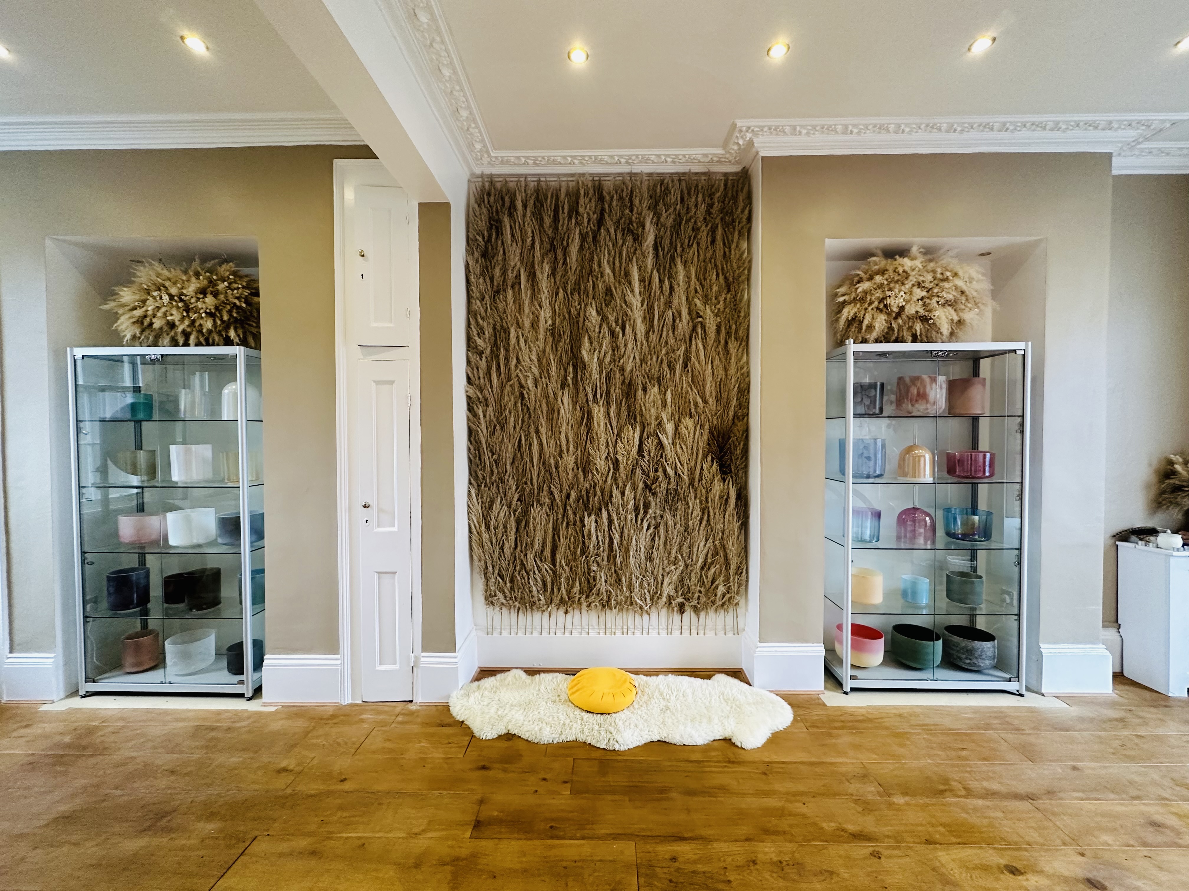 Stylish Studio in reZen with elegant decor, ideal for intimate events and creative workshops.