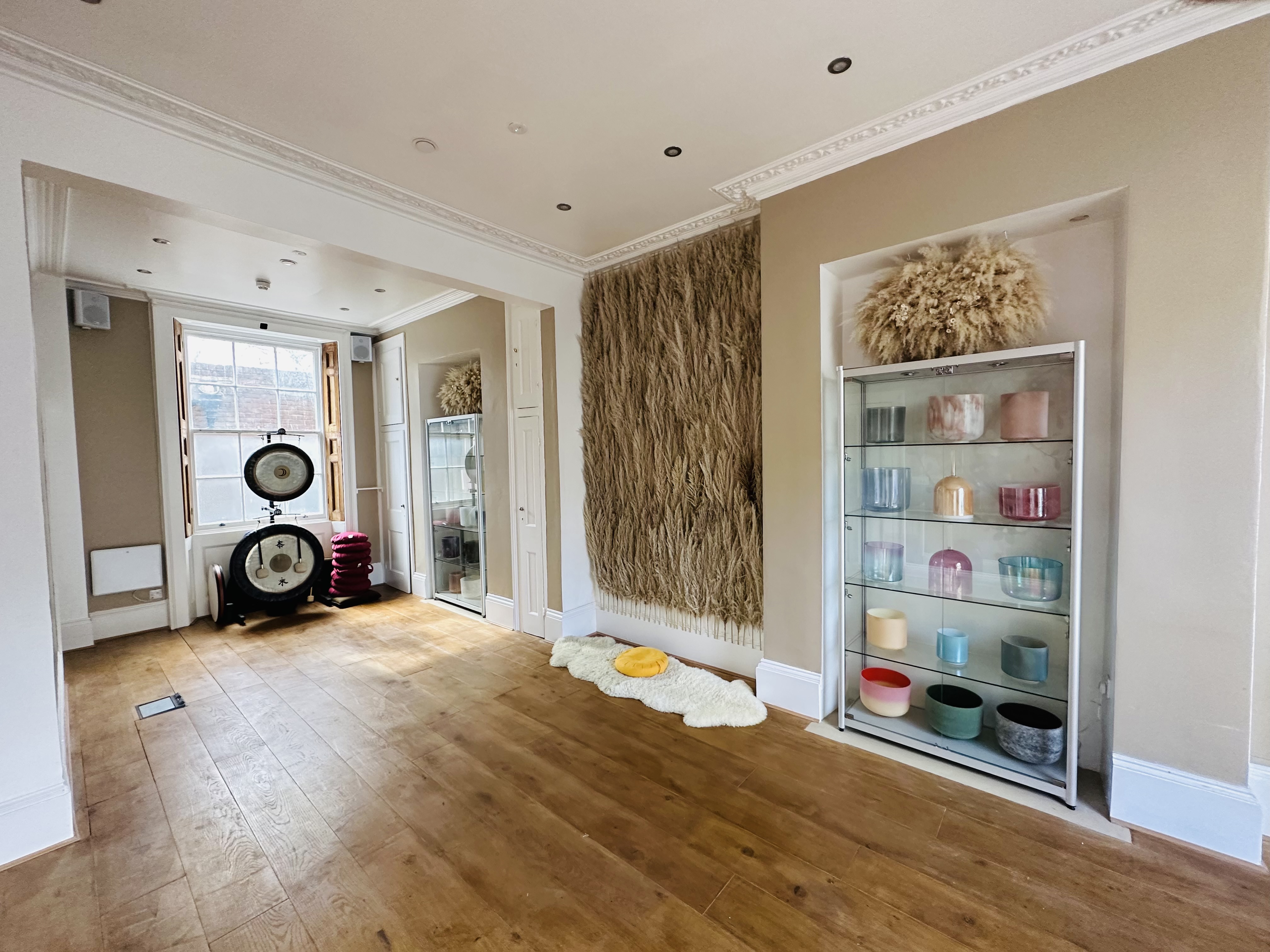 Studio - is0ww2yee1g.jpg