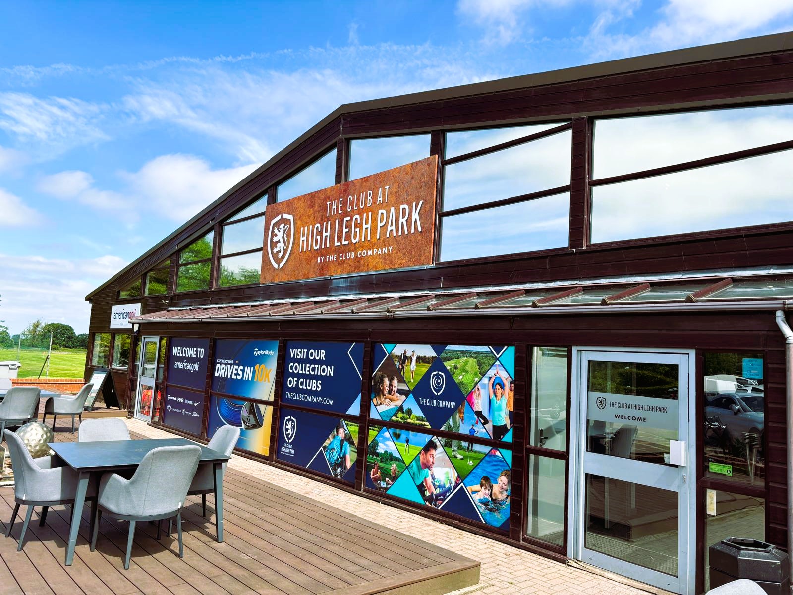Alt text: Modern Clubhouse Bar & Restaurant at High Legh Park, perfect for events and gatherings.