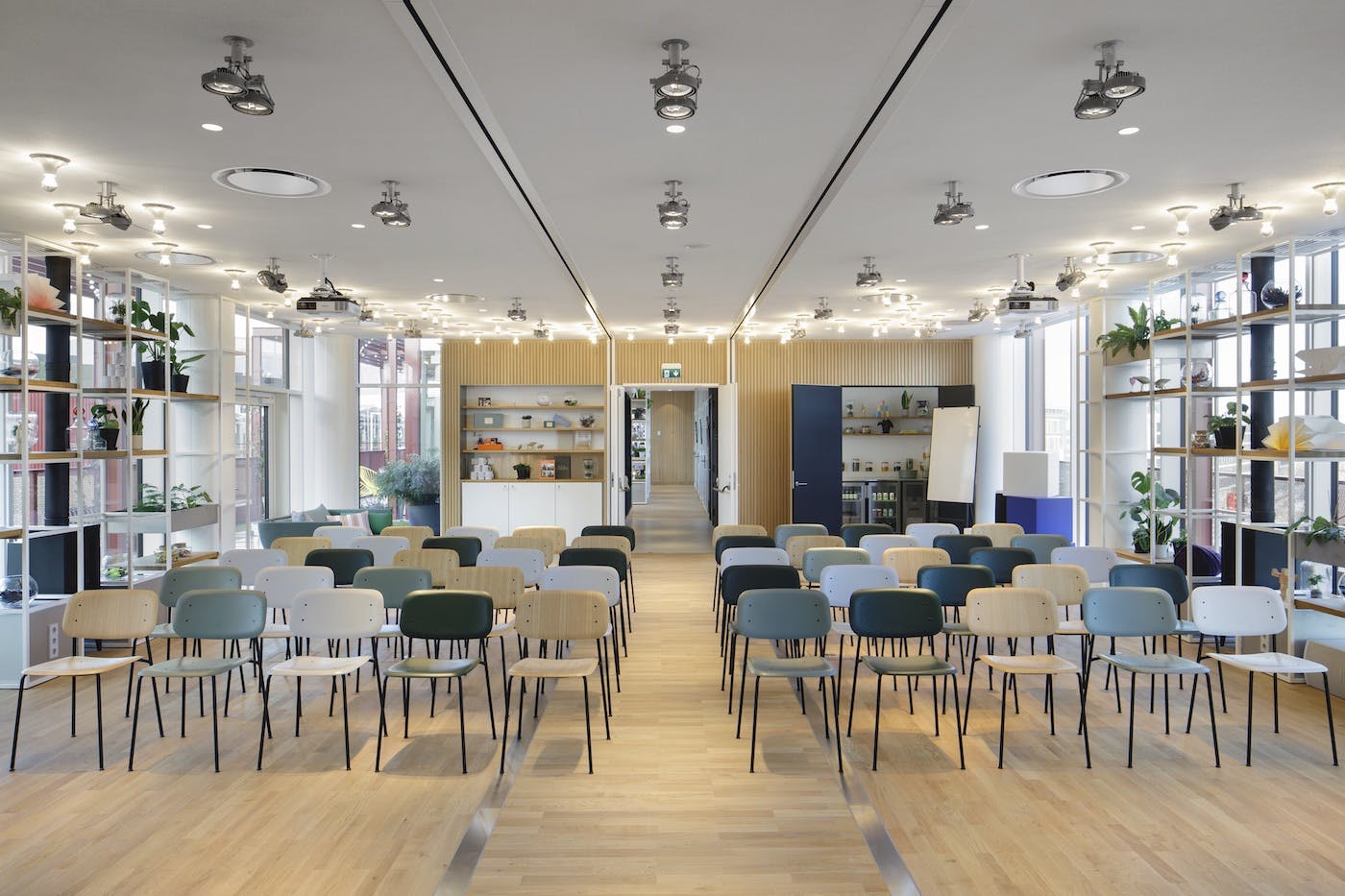 Contemporary meeting room with natural light, perfect for workshops and presentations.