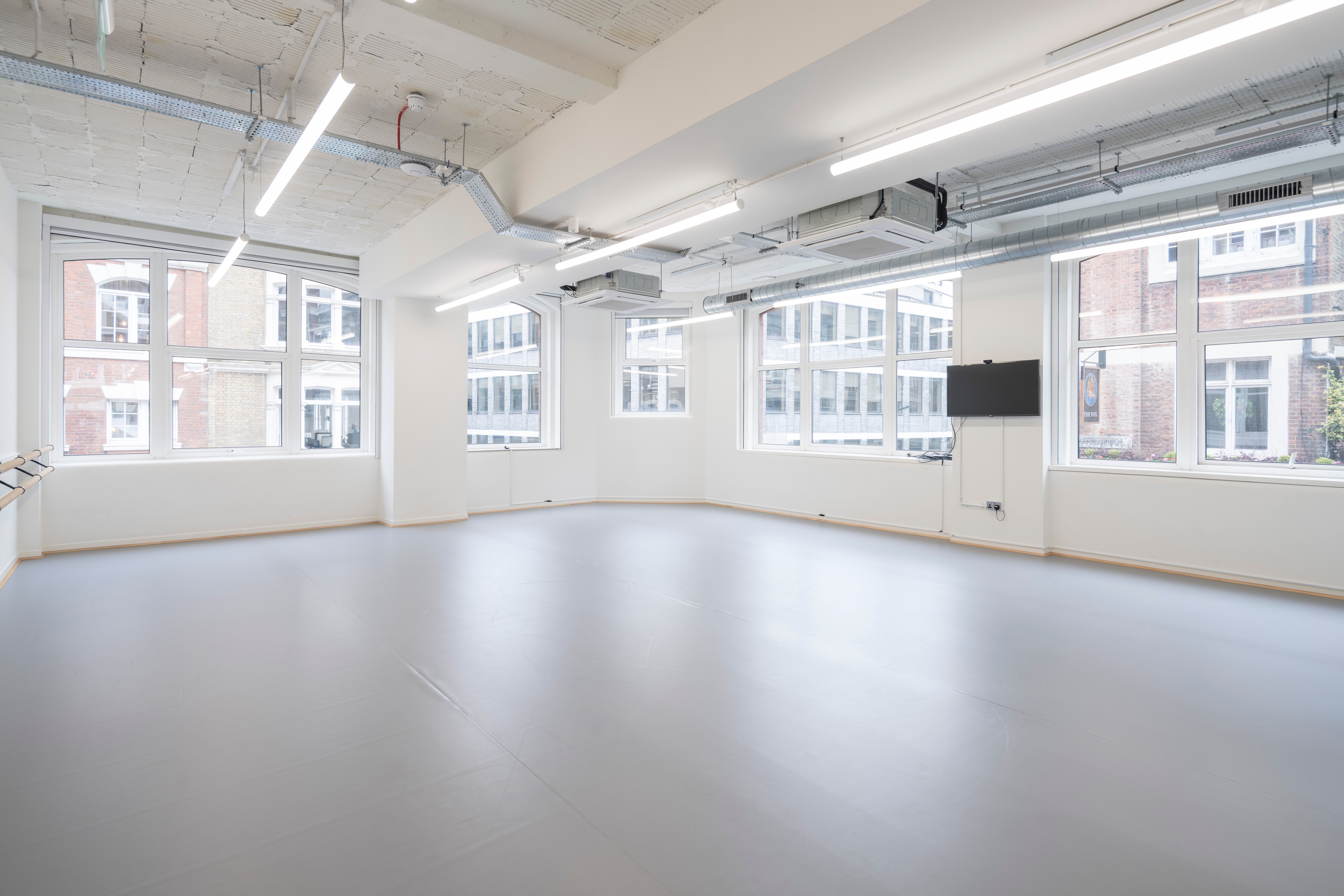 Dance Studio - 4zfh311qlqh.jpg