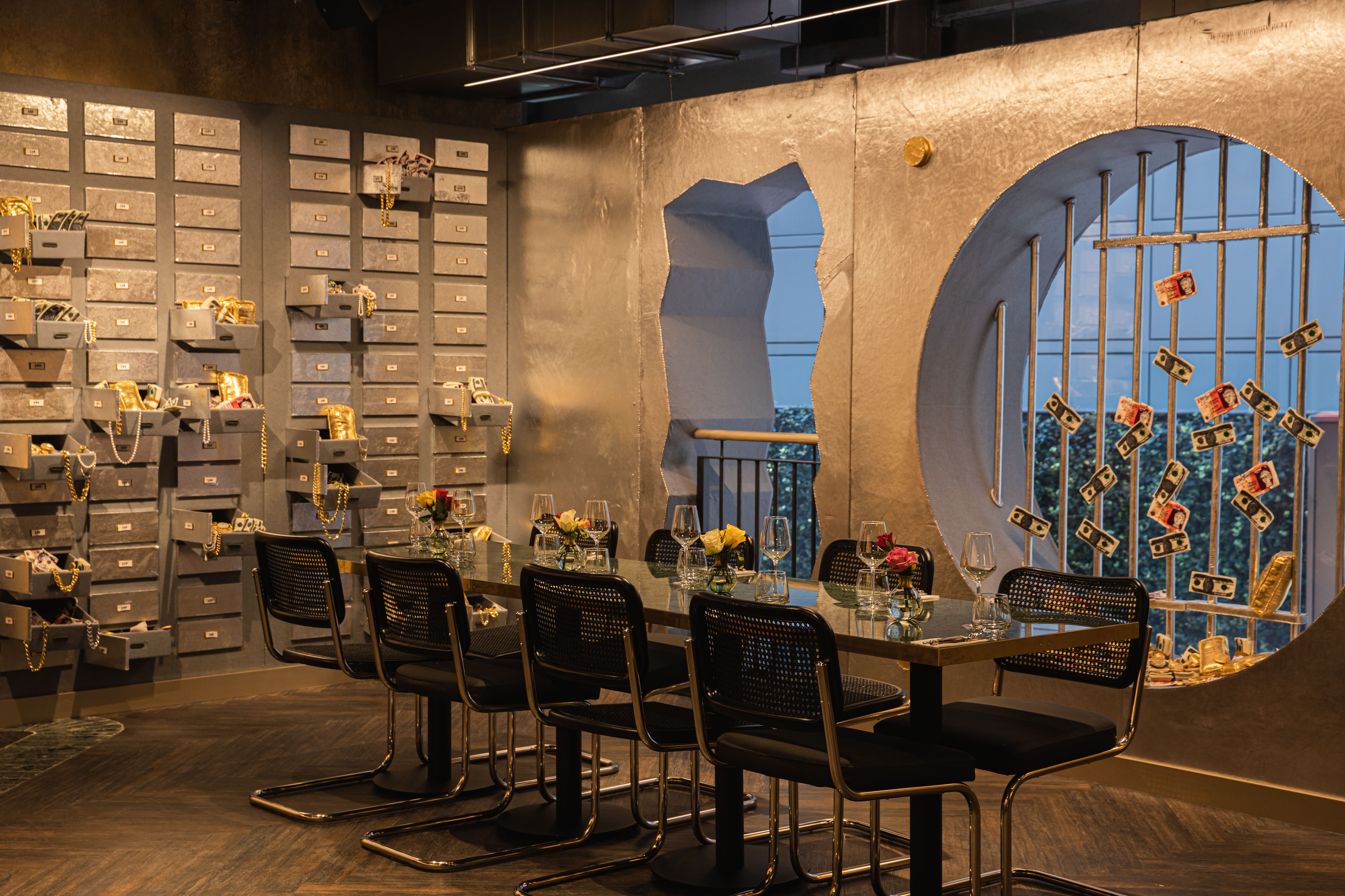 Modern meeting space with glass table for corporate events and creative gatherings.