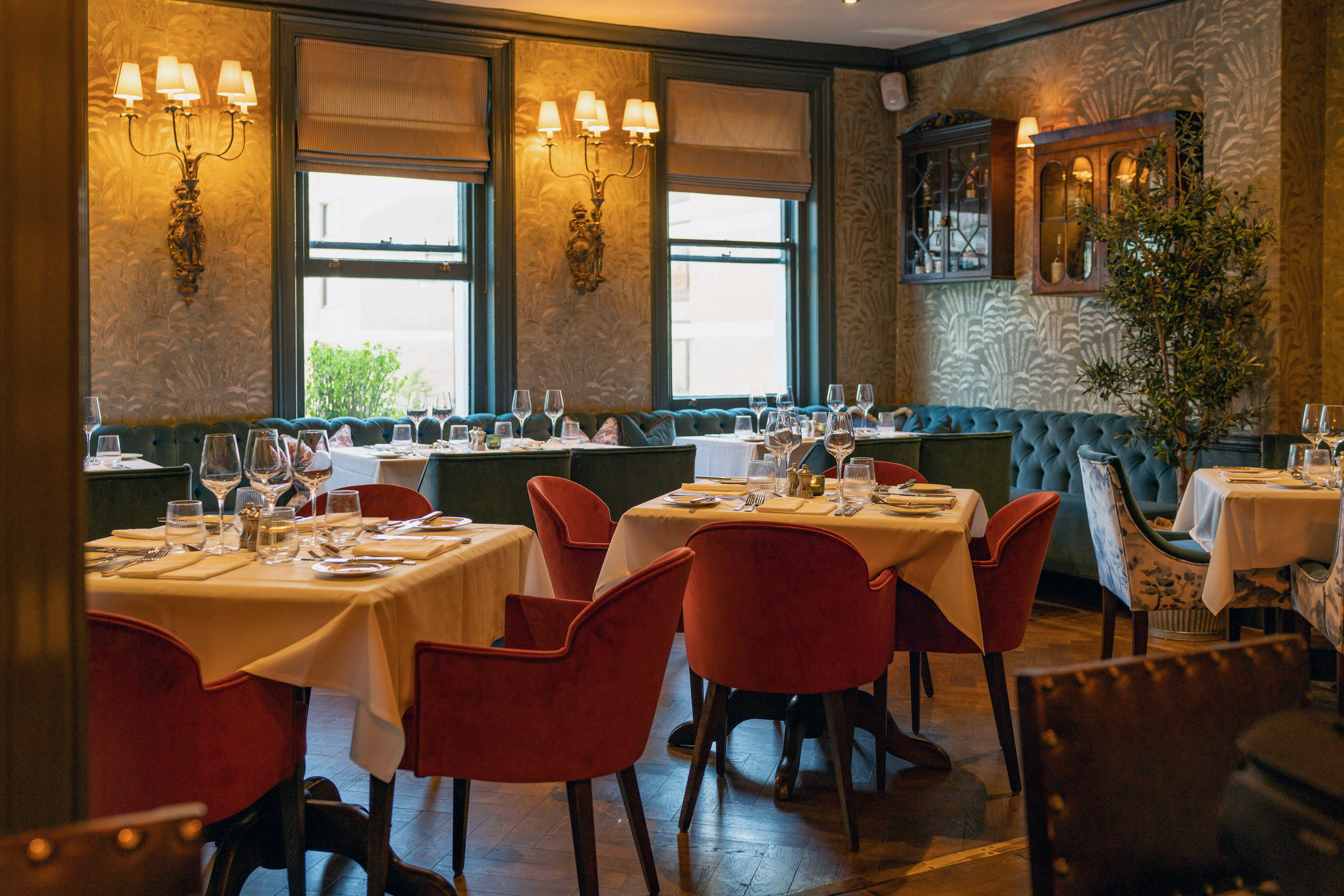 Elegant dining room with plush seating, perfect for intimate gatherings and corporate events.